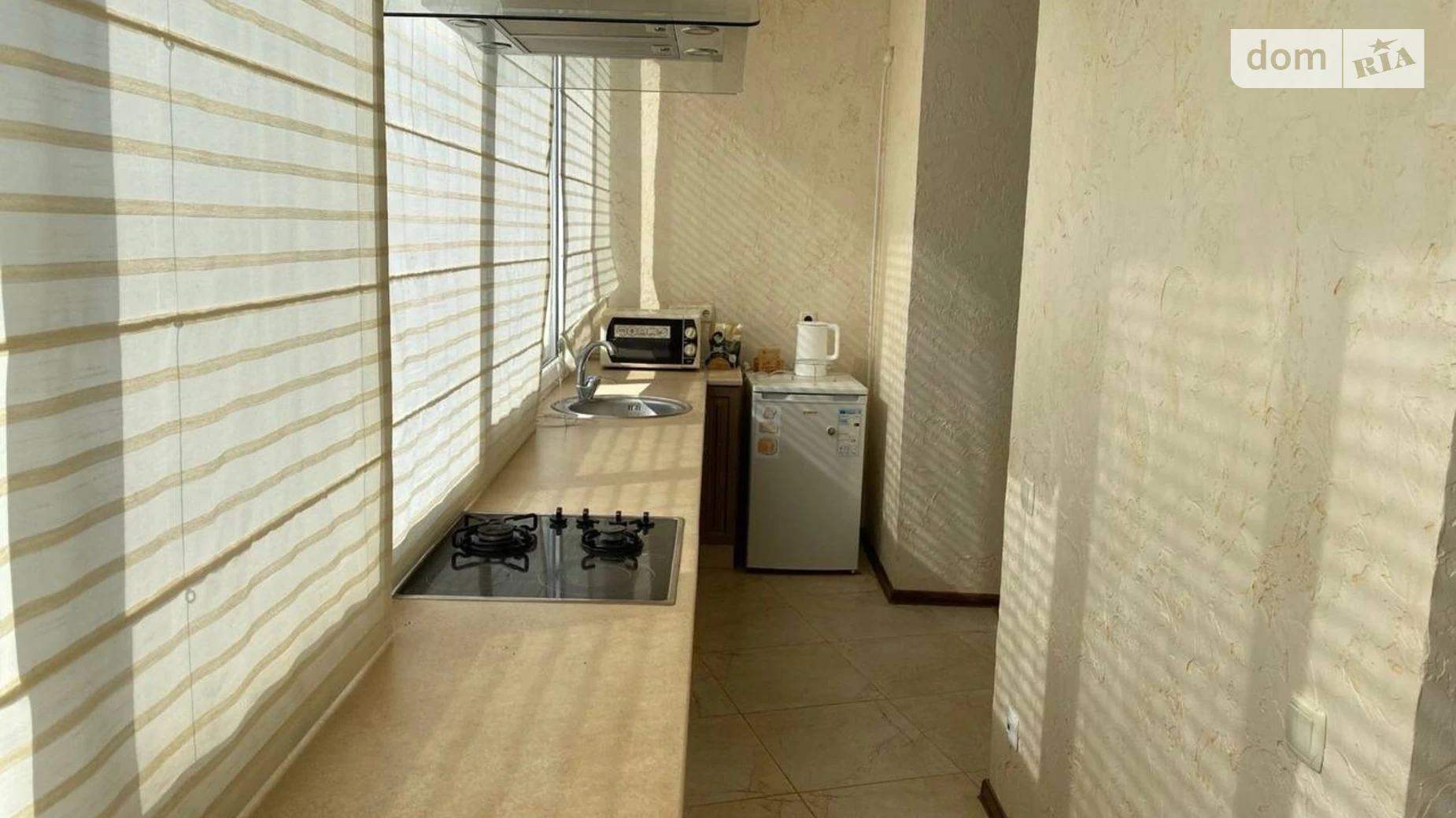 Продается 3-комнатная квартира 67 кв. м в Фонтанке, ул. Центральная - фото 2