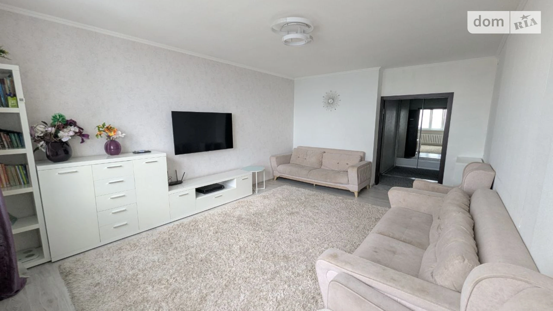 Продається 3-кімнатна квартира 107.4 кв. м у Києві, вул. Срібнокільська, 1 - фото 2