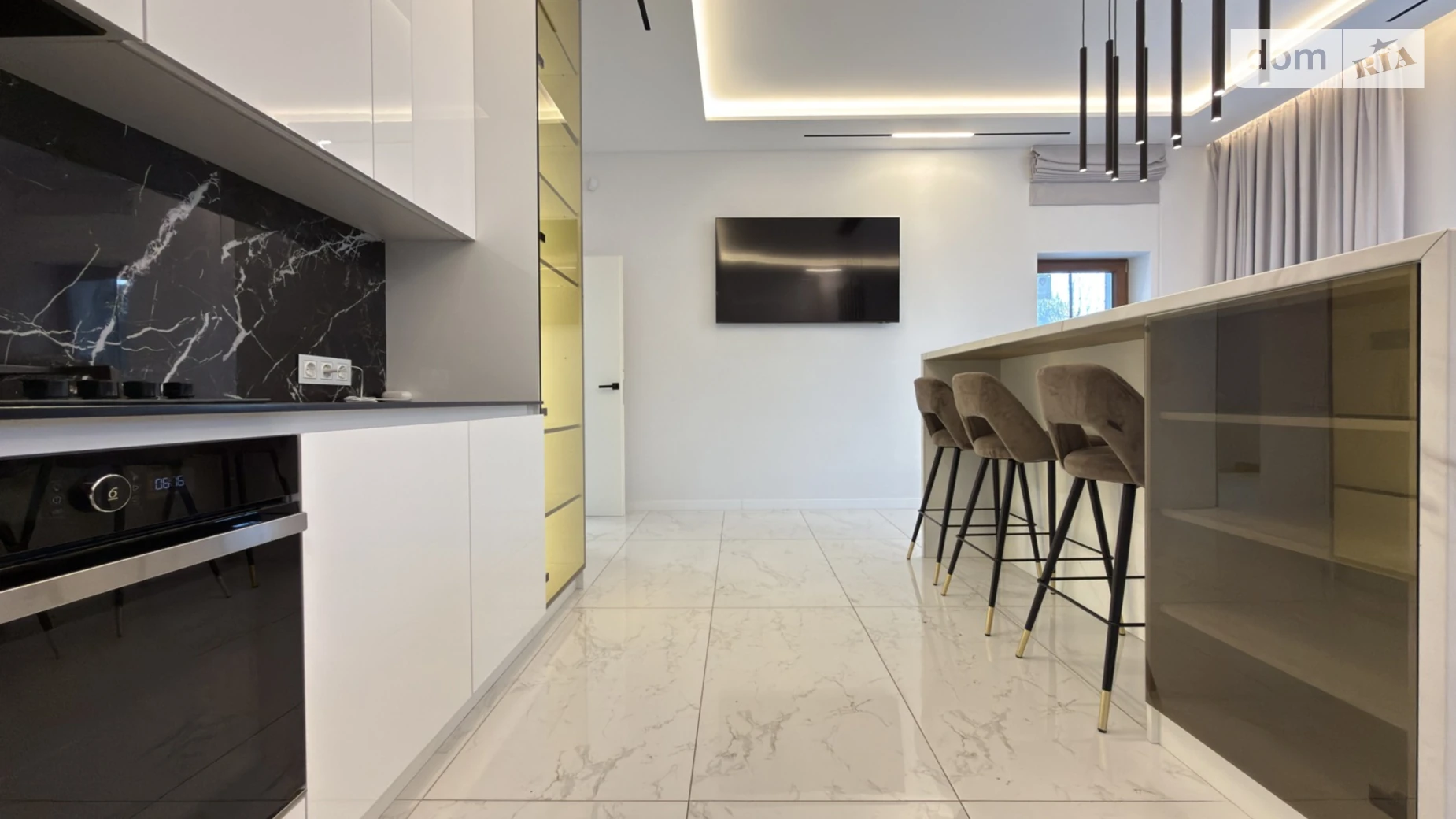 Сдается в аренду дом на 3 этажа 400 кв. м с мансардой, цена: 3000 $ - фото 3