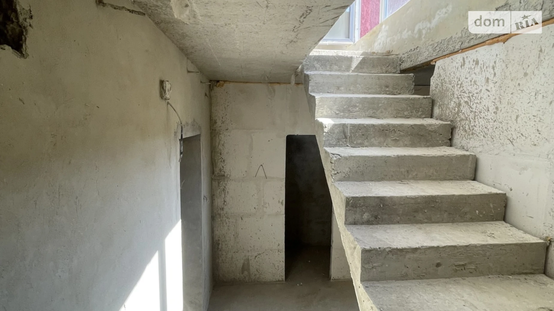 Продается 2-комнатная квартира 81.7 кв. м в Ивано-Франковске, ул. Княгинин, 44 корпус 27 - фото 2