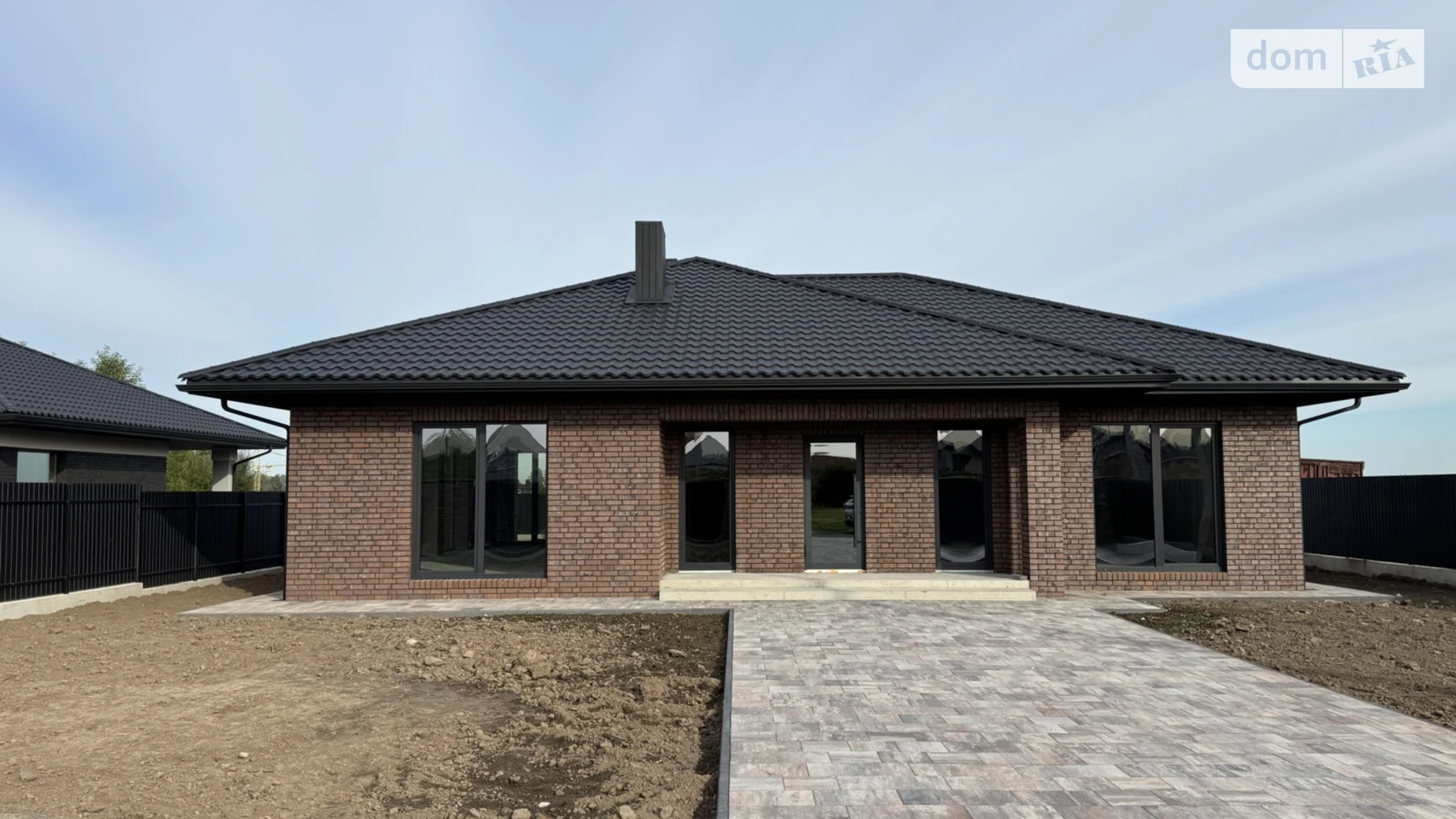 Продается одноэтажный дом 162 кв. м с бассейном, цена: 180000 $ - фото 2