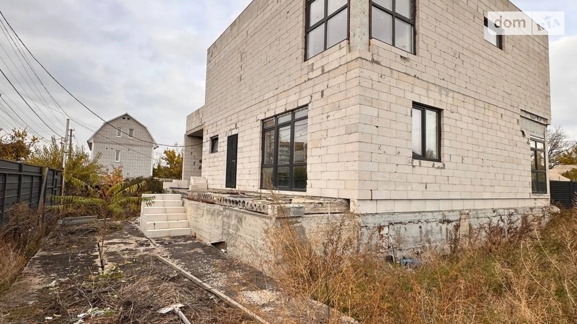 Продается дом на 2 этажа 230 кв. м с садом, цена: 105000 $ - фото 2