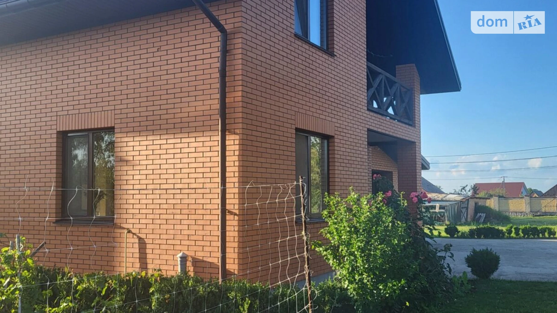 Продается дом на 2 этажа 300 кв. м с подвалом, цена: 210000 $ - фото 2