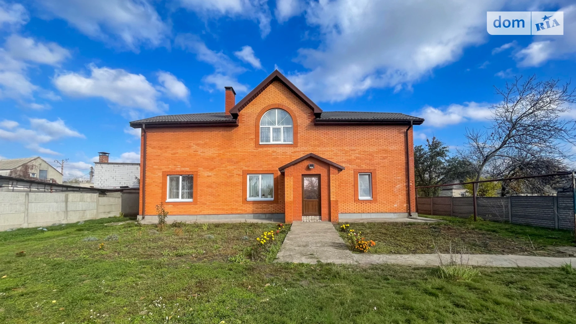 Продается дом на 2 этажа 318.2 кв. м с беседкой, цена: 130000 $ - фото 2