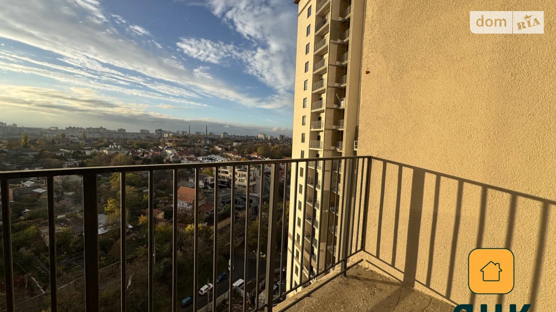 Продается 1-комнатная квартира 52 кв. м в Одессе, ул. Дача Ковалевского, 5 - фото 2