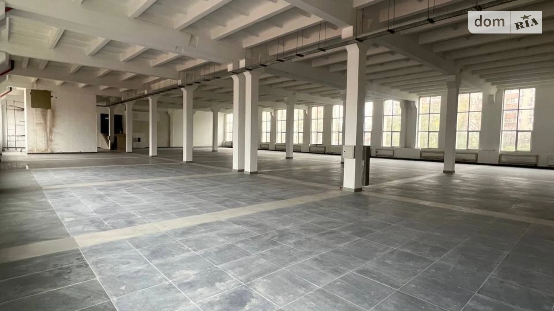 Сдается в аренду офис 2200 кв. м в бизнес-центре, цена: 26400 $ - фото 4