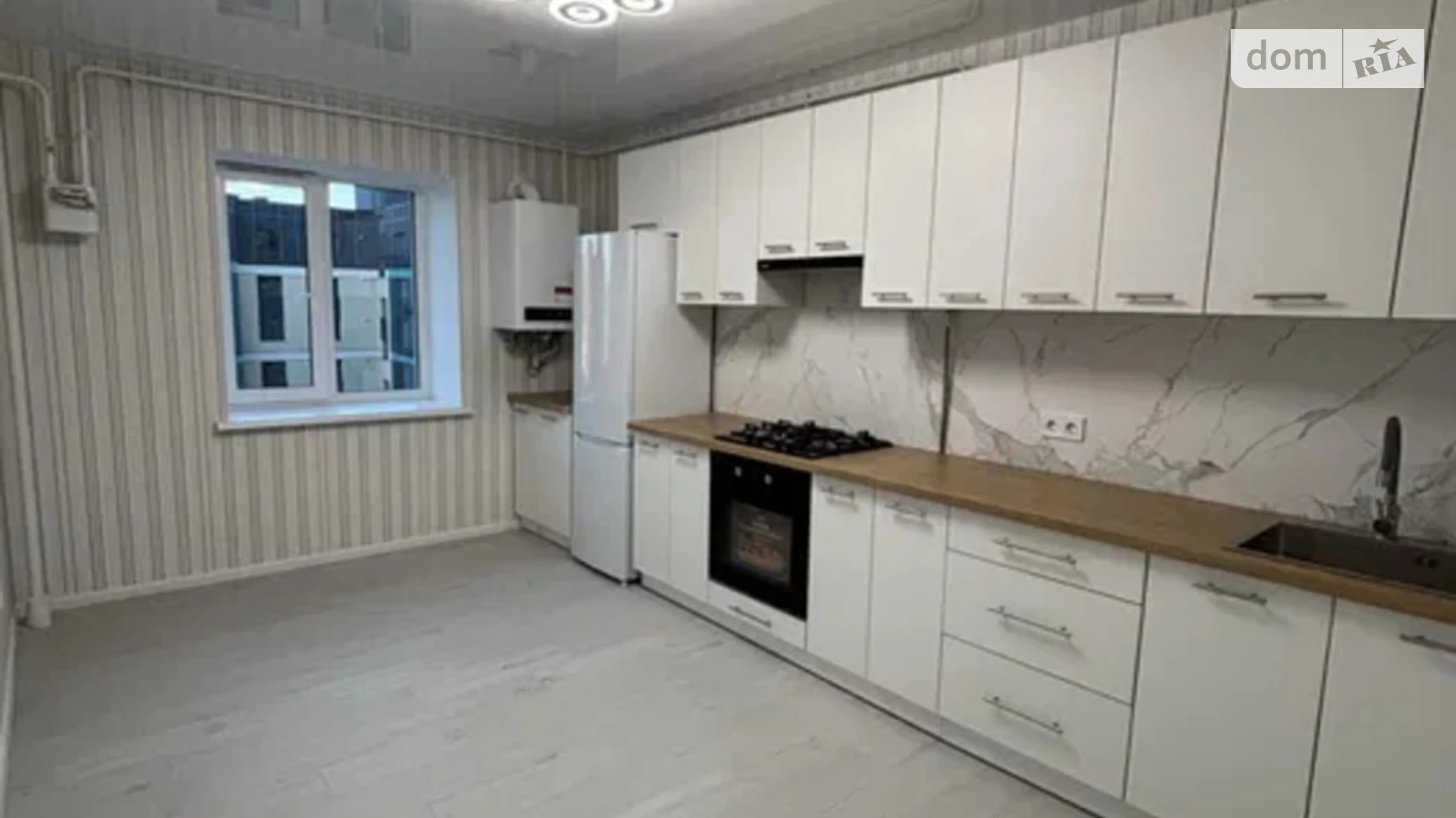 1-комнатная квартира 43 кв. м в Луцке, ул. Ровенская - фото 2