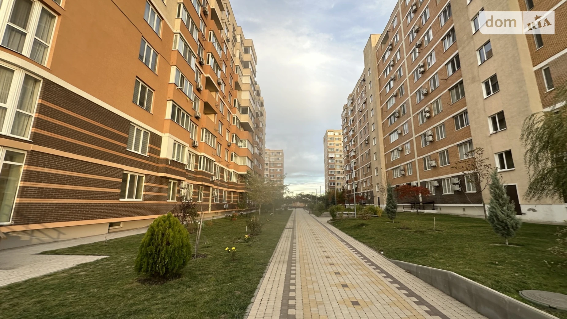 Продається 2-кімнатна квартира 64 кв. м у Чорноморську, вул. Захисників України(1 Травня) - фото 2