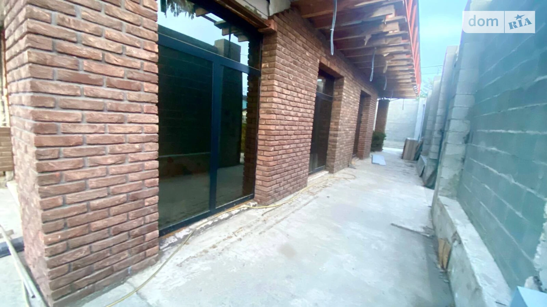 Продается одноэтажный дом 200 кв. м с гаражом, цена: 100000 $ - фото 2