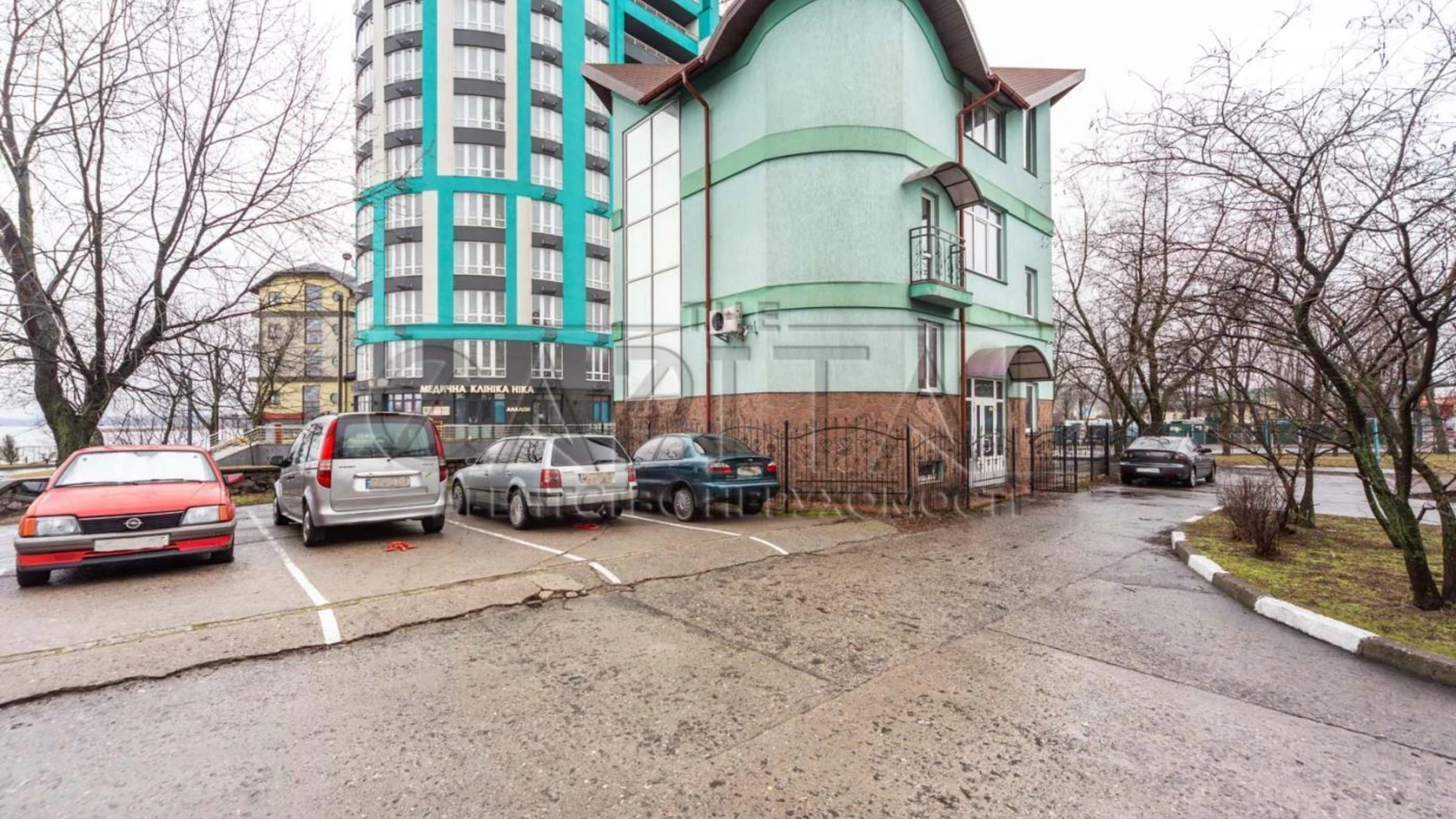 Продается дом на 3 этажа 230 кв. м с верандой, цена: 250000 $ - фото 3