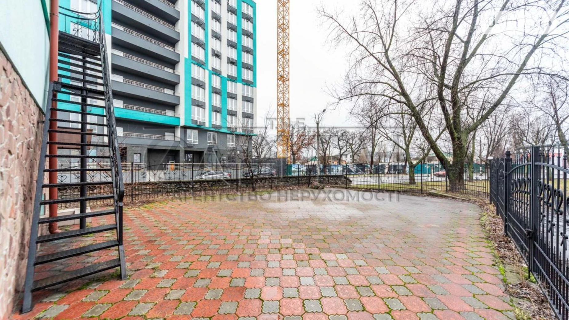 Продается дом на 3 этажа 230 кв. м с верандой, цена: 250000 $ - фото 4