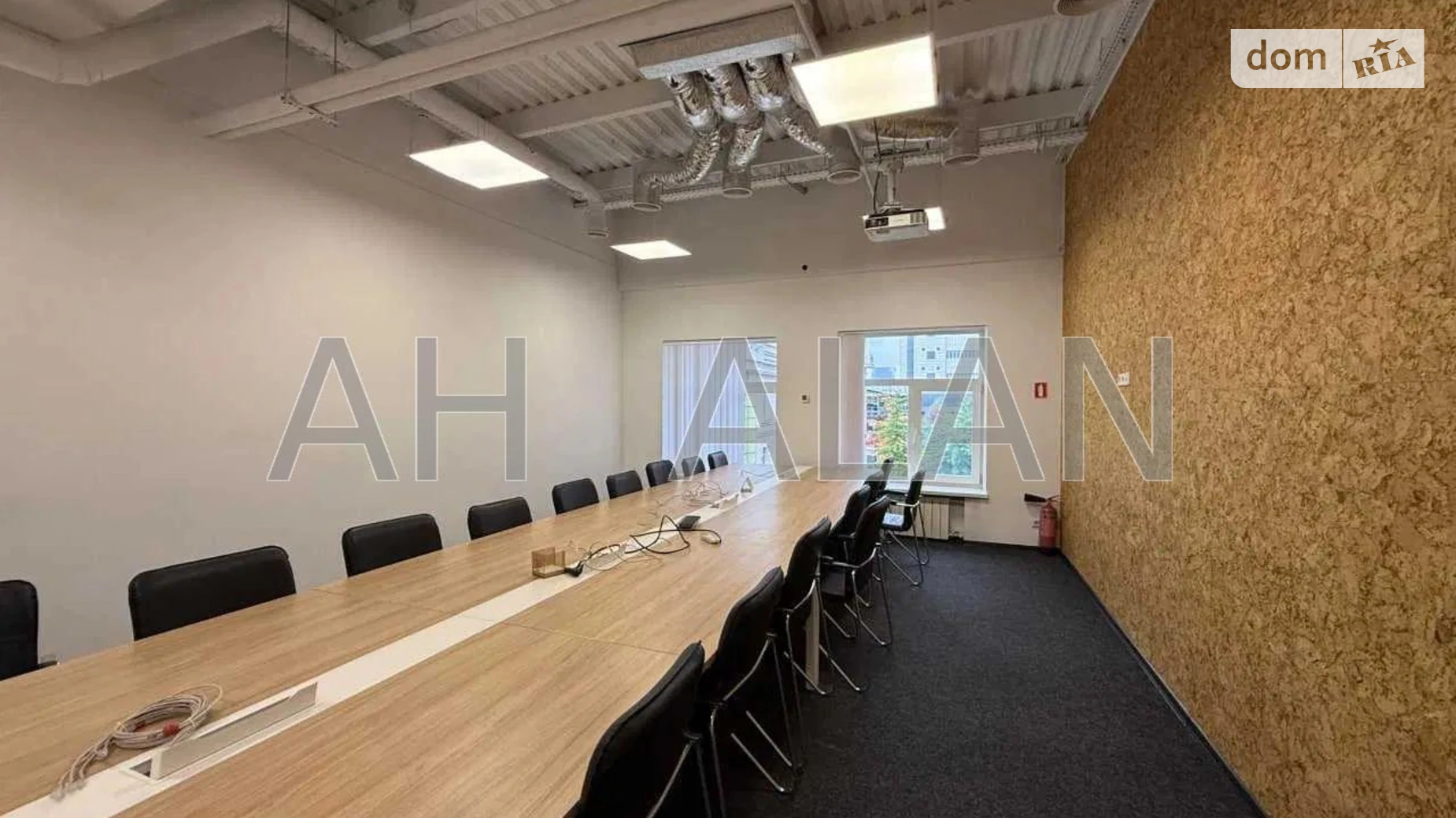 Сдается в аренду офис 267 кв. м в бизнес-центре, цена: 5200 $ - фото 3