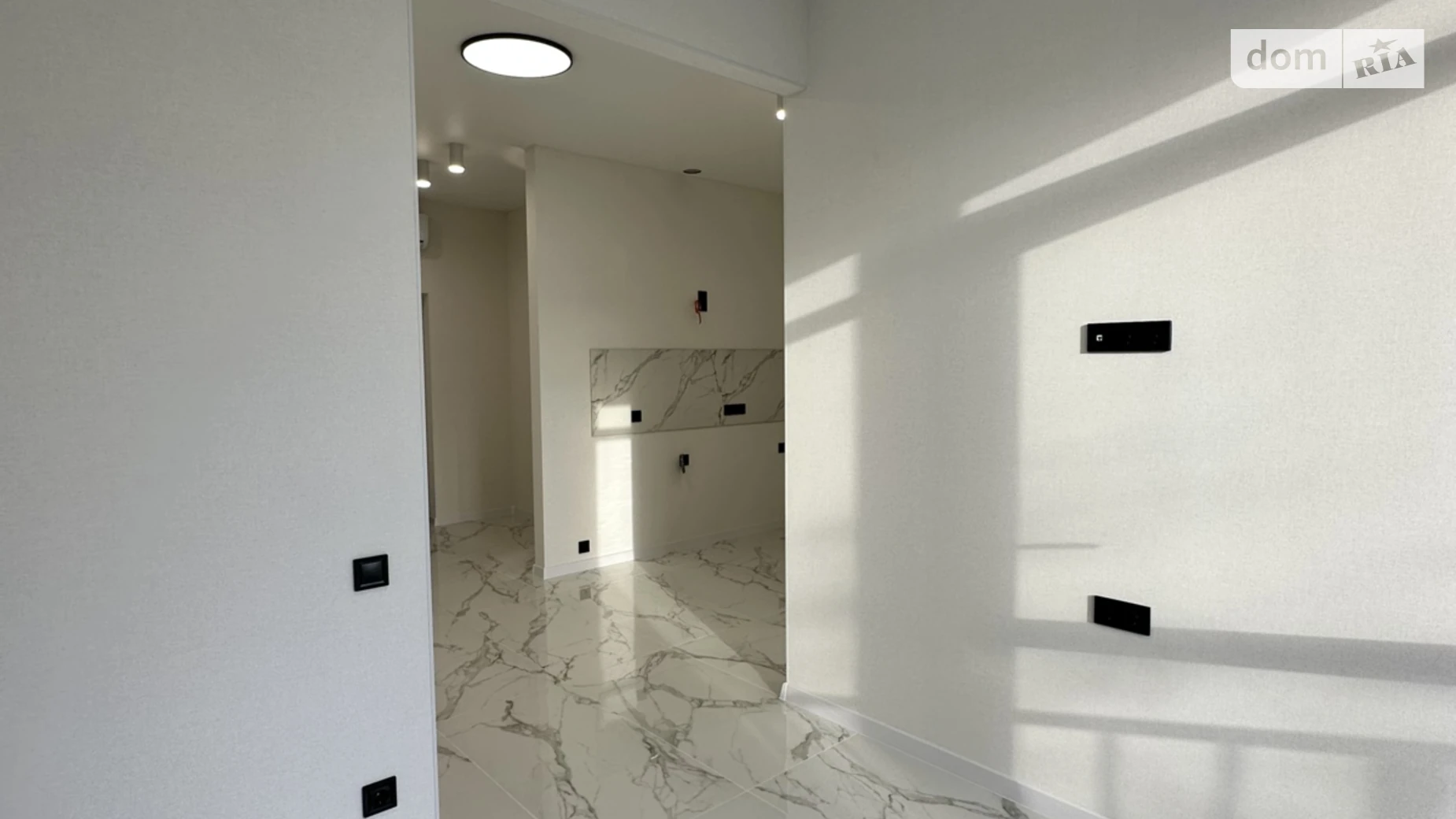 Продается 1-комнатная квартира 43 кв. м в Одессе, ул. Дачная, 28 - фото 2