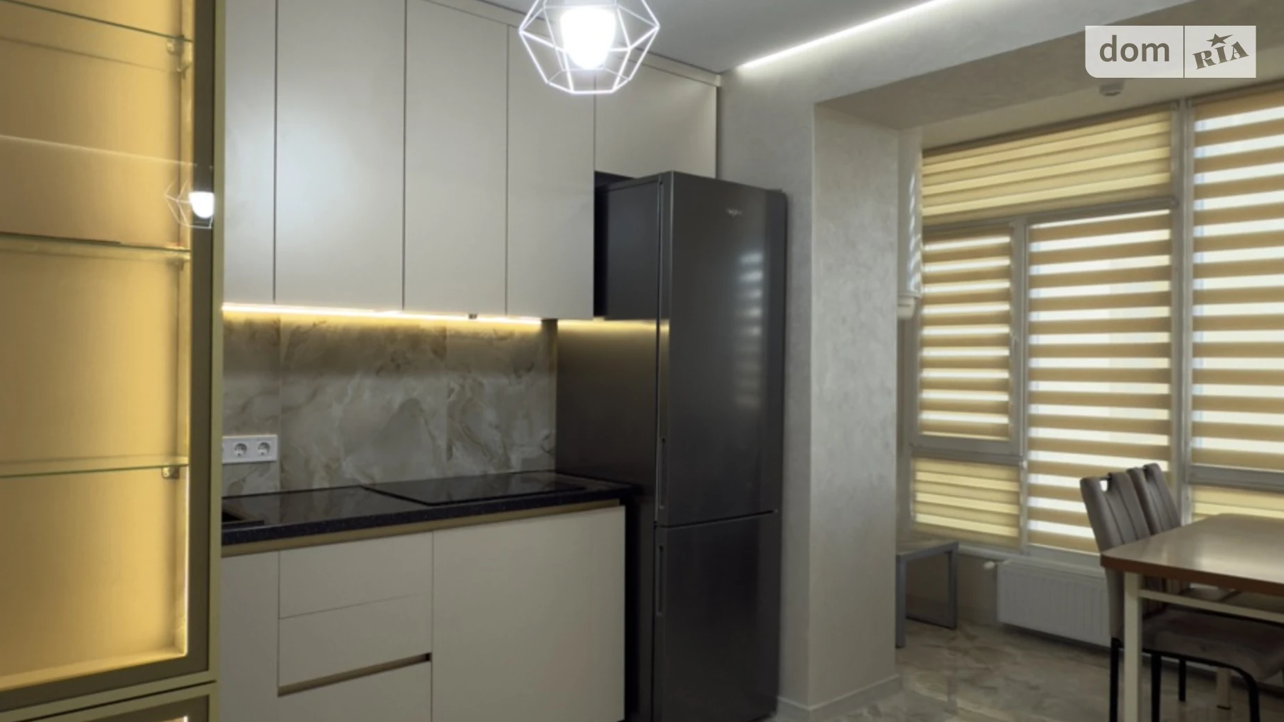 Сдается в аренду 1-комнатная квартира 46.9 кв. м в Ивано-Франковске, ул. Волошина Августина, 2А - фото 4