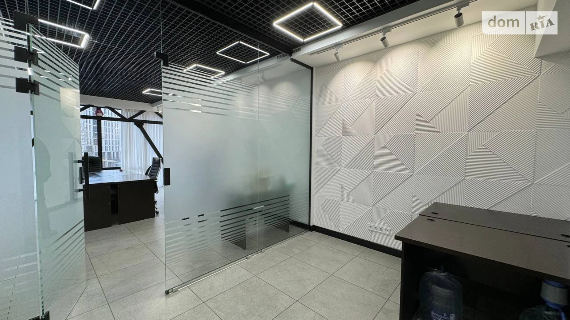 Сдается в аренду офис 53 кв. м в бизнес-центре, цена: 600 $ - фото 5
