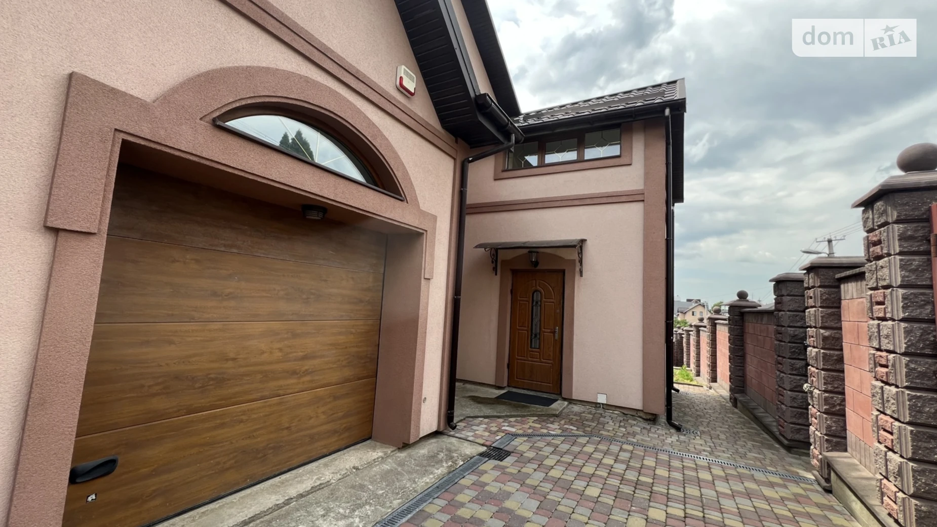 Продается дом на 2 этажа 145 кв. м с гаражом, цена: 180000 $ - фото 2