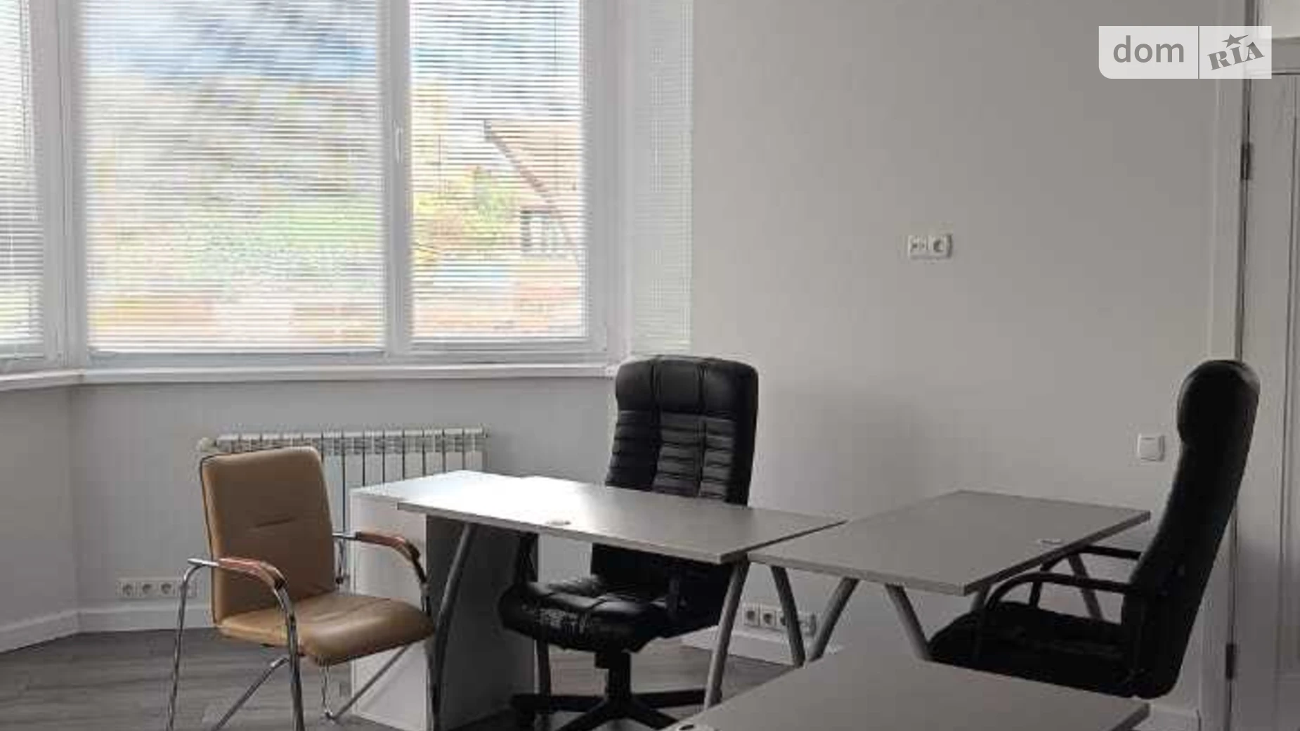 Сдается в аренду офис 150 кв. м в бизнес-центре, цена: 1500 € - фото 3