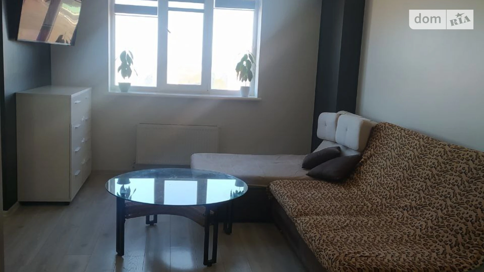 Продається 2-кімнатна квартира 55.5 кв. м у Чорноморську, вул. Захисників України(1 Травня), 40 - фото 2