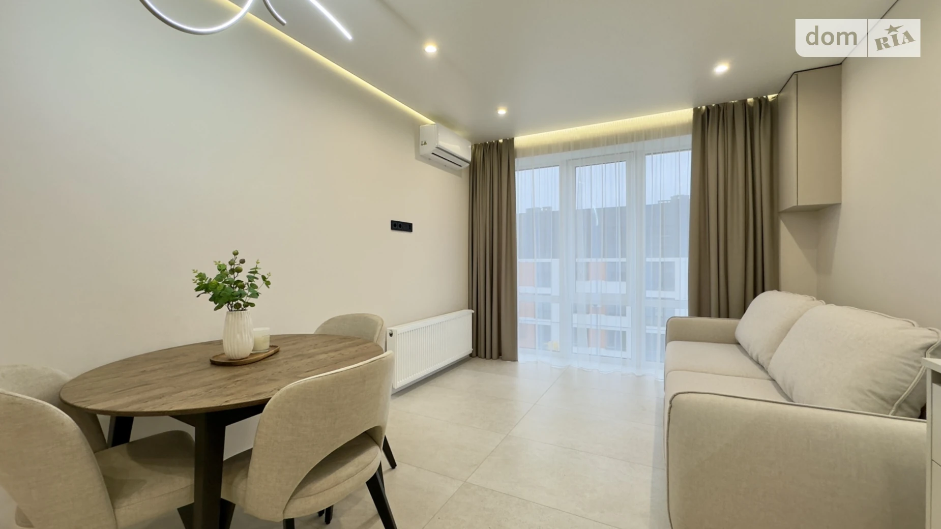 Продается 2-комнатная квартира 56 кв. м в Ровно, ул. Николая Боголюбова, 1 - фото 2