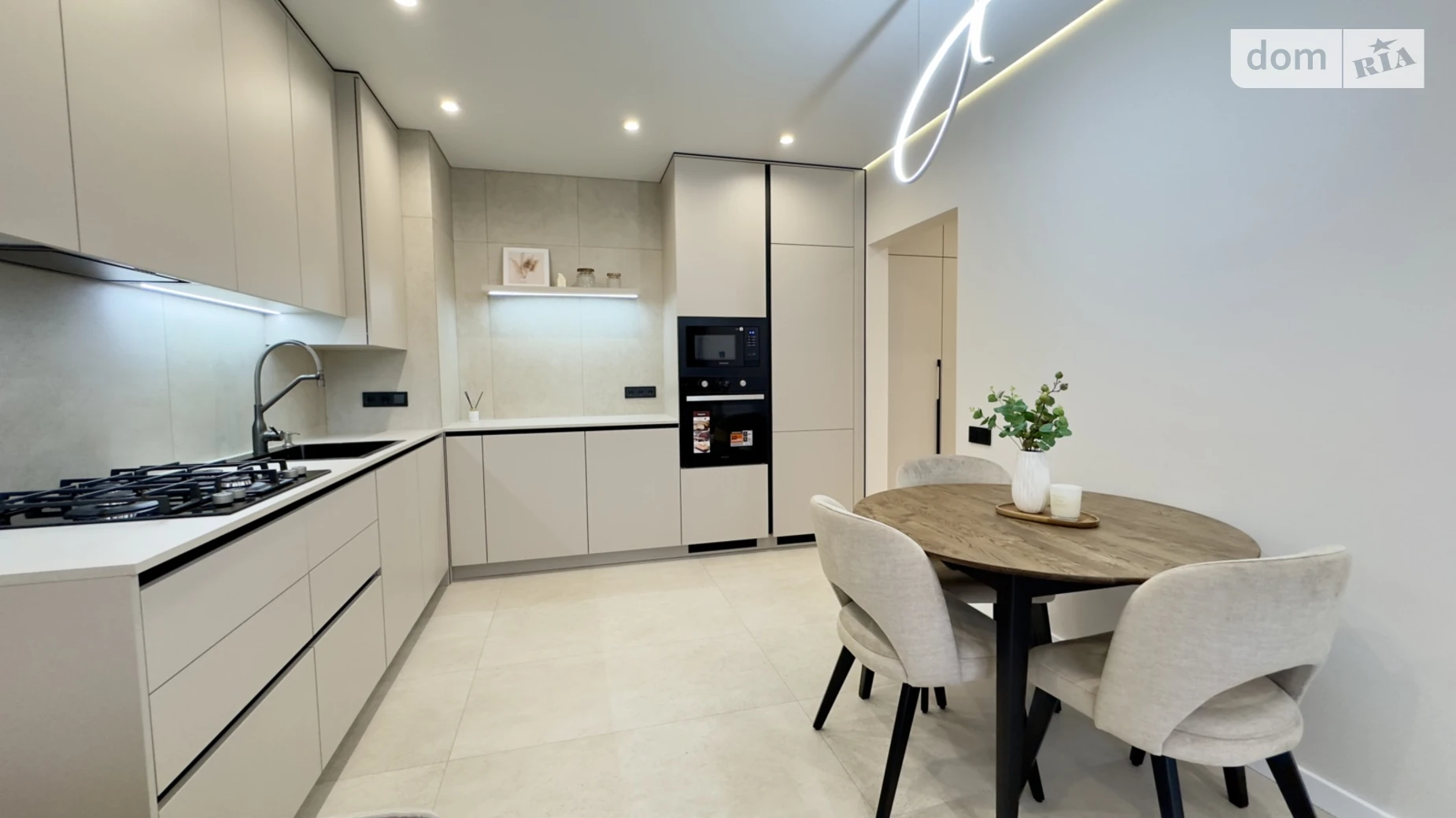 Продается 2-комнатная квартира 56 кв. м в Ровно, ул. Николая Боголюбова, 1 - фото 3