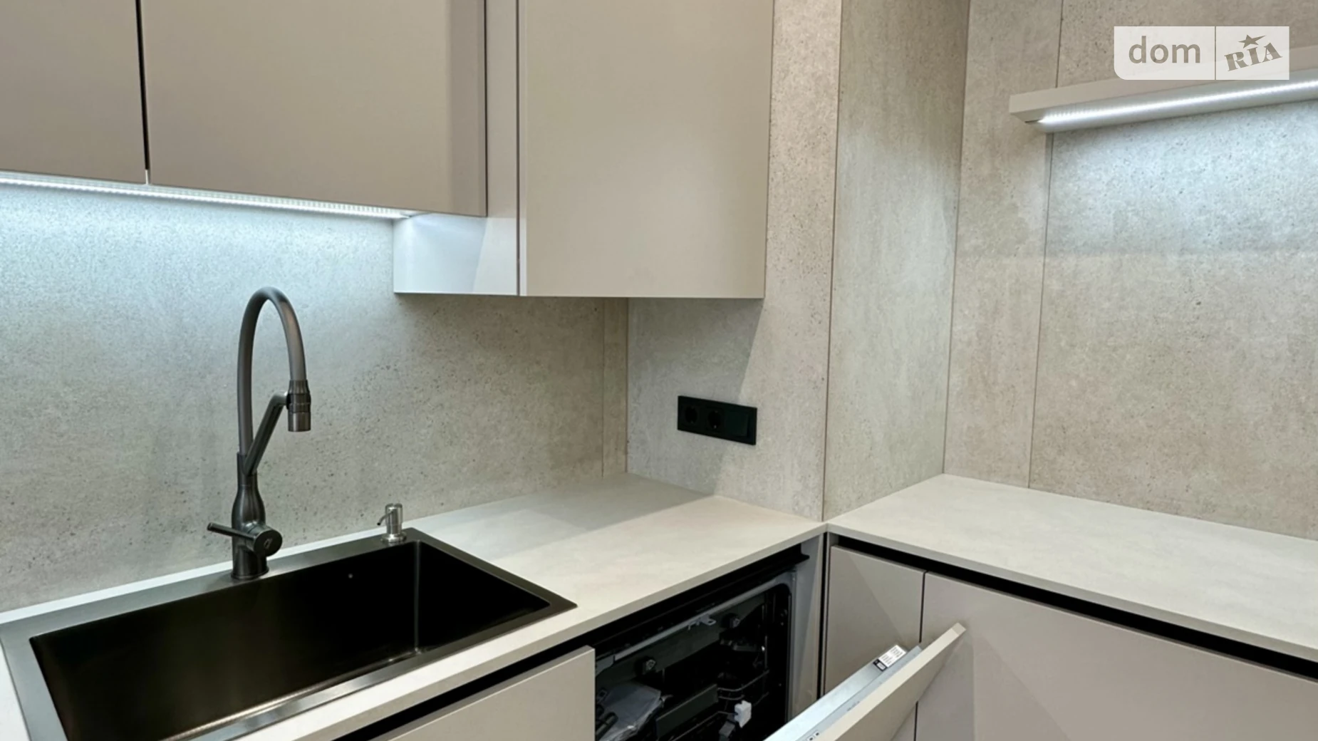 Продается 2-комнатная квартира 56 кв. м в Ровно, ул. Николая Боголюбова, 1 - фото 4