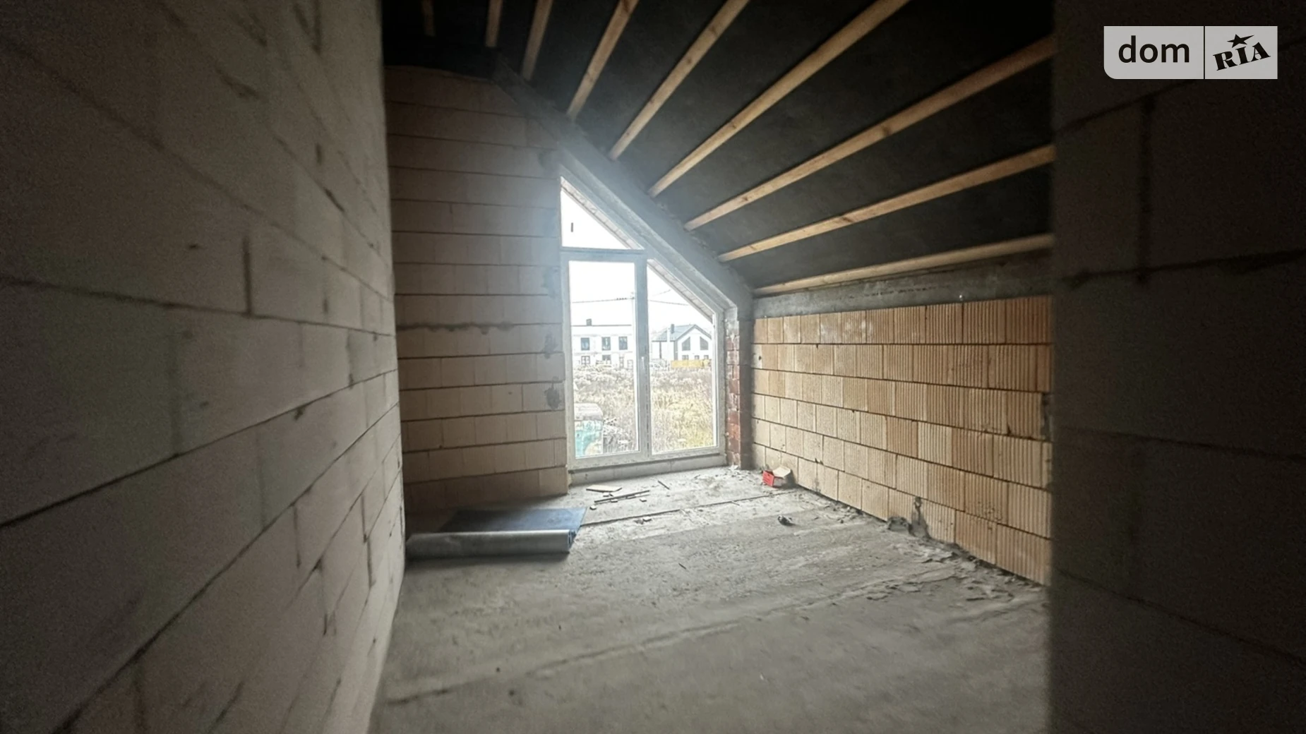 Продается дом на 2 этажа 140 кв. м с камином, цена: 120000 $ - фото 4