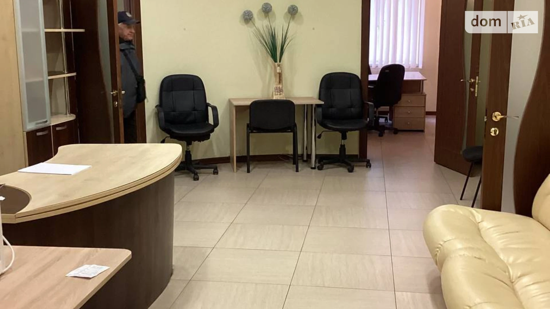 Сдается в аренду офис 115.3 кв. м в бизнес-центре, цена: 650 $ - фото 2