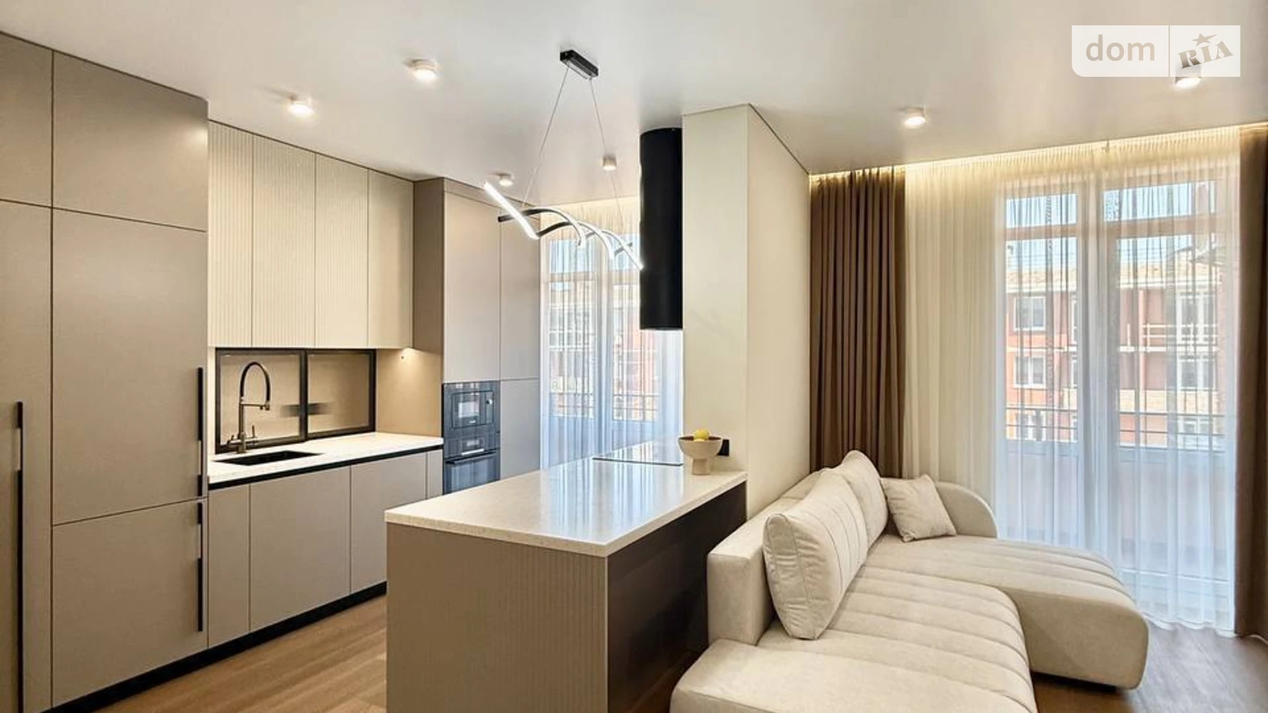 Продается 2-комнатная квартира 78 кв. м в Черновцах, просп. Независимости, 106 - фото 2