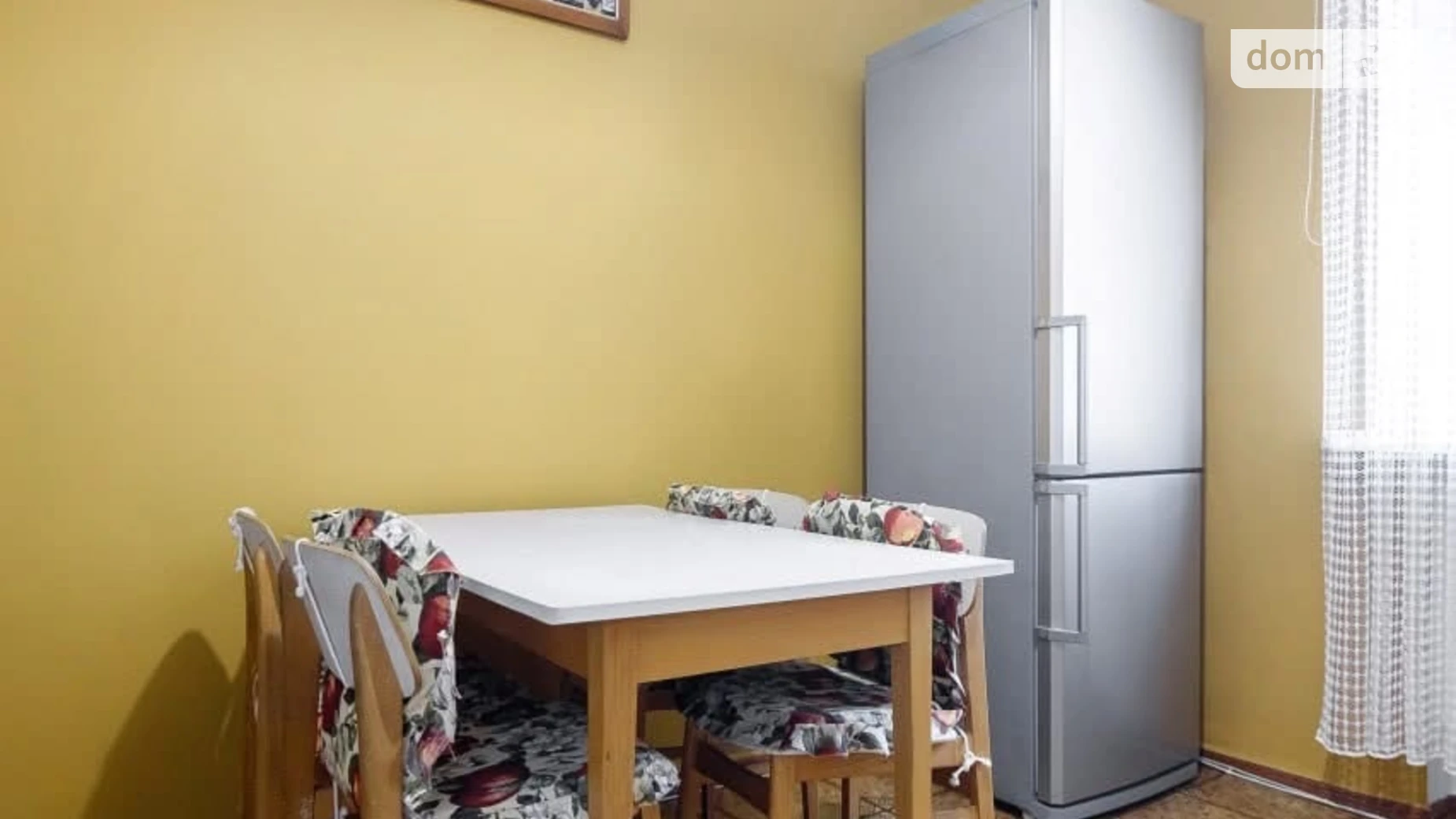 Продается 2-комнатная квартира 55 кв. м в Ровно, ул. Соборная, 57 - фото 2