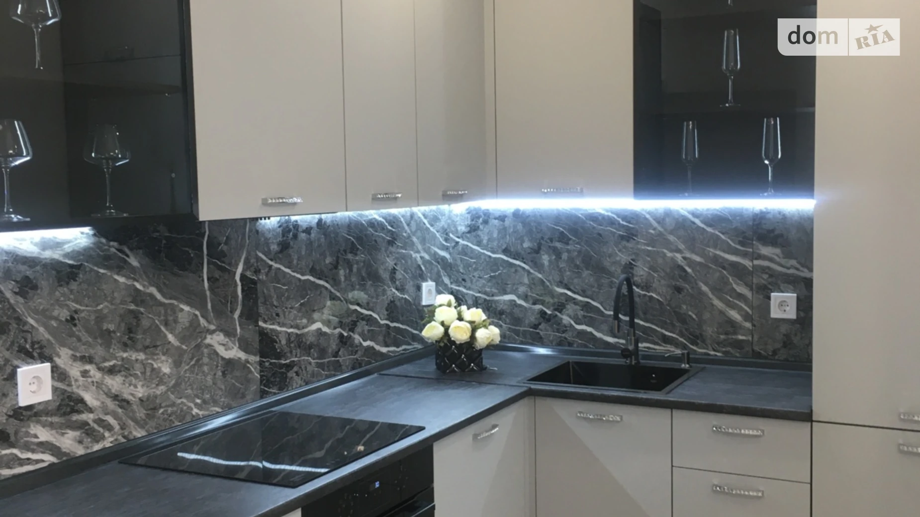 Продается 2-комнатная квартира 68 кв. м в Виннице, ул. Андрея Шептицкого - фото 2