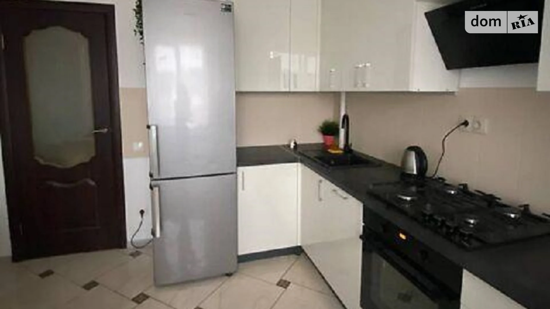 Продается 1-комнатная квартира 47 кв. м в Львове, ул. Хмельницкого Богдана - фото 2