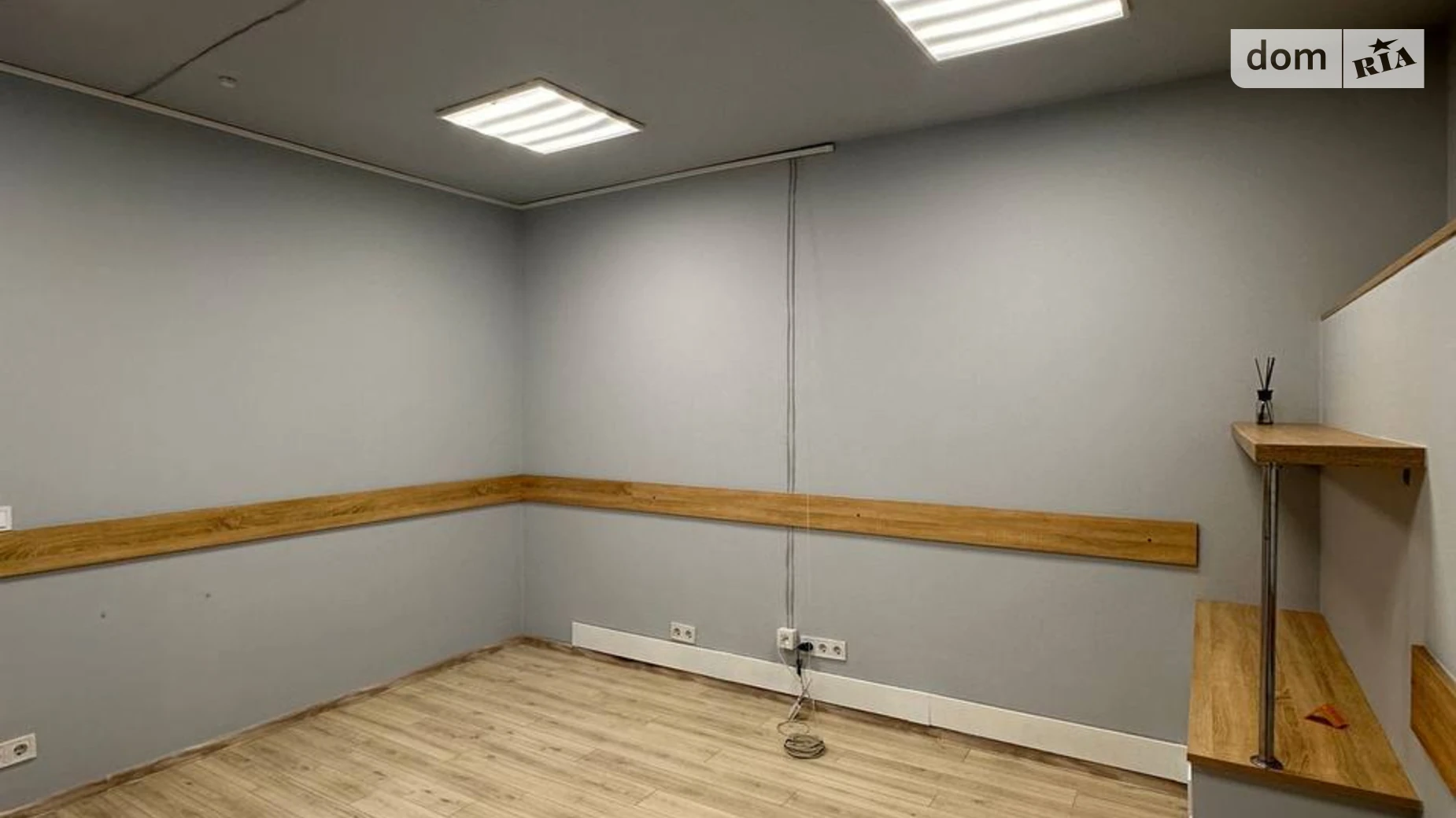 Сдается в аренду офис 61 кв. м в бизнес-центре, цена: 1000 $ - фото 3