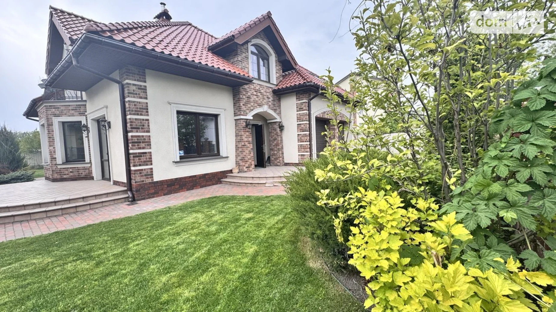 Сдается в аренду дом на 2 этажа 225 кв. м с участком, цена: 1500 $ - фото 2