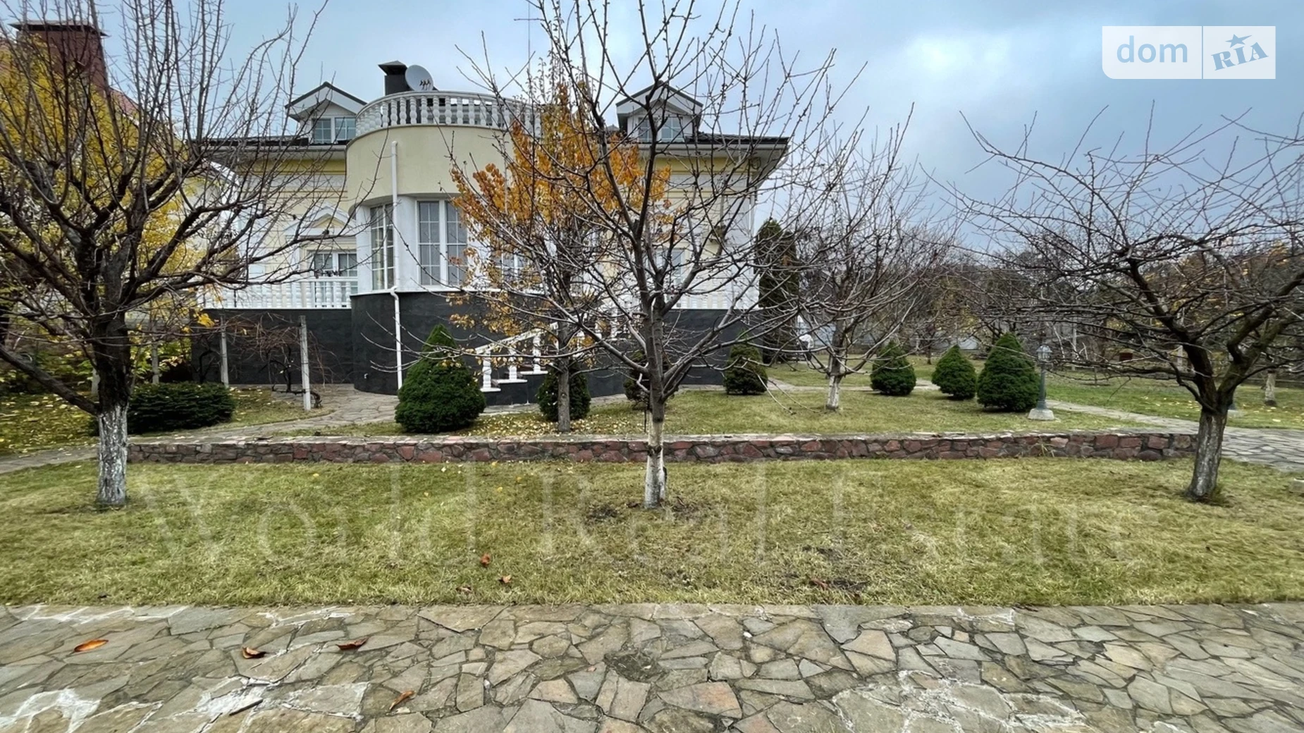 Сдается в аренду дом на 2 этажа 370 кв. м с террасой, цена: 2200 € - фото 3