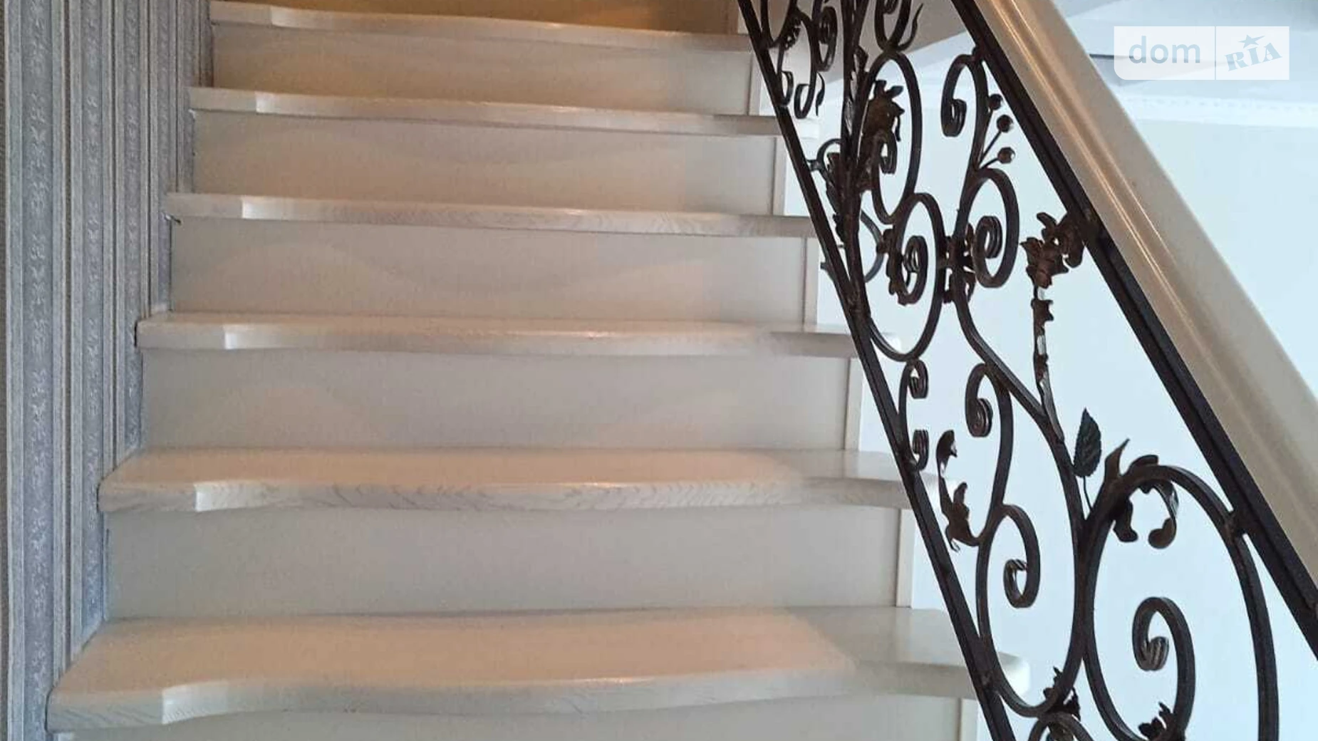 Продается дом на 2 этажа 209 кв. м с балконом, цена: 110000 $ - фото 4