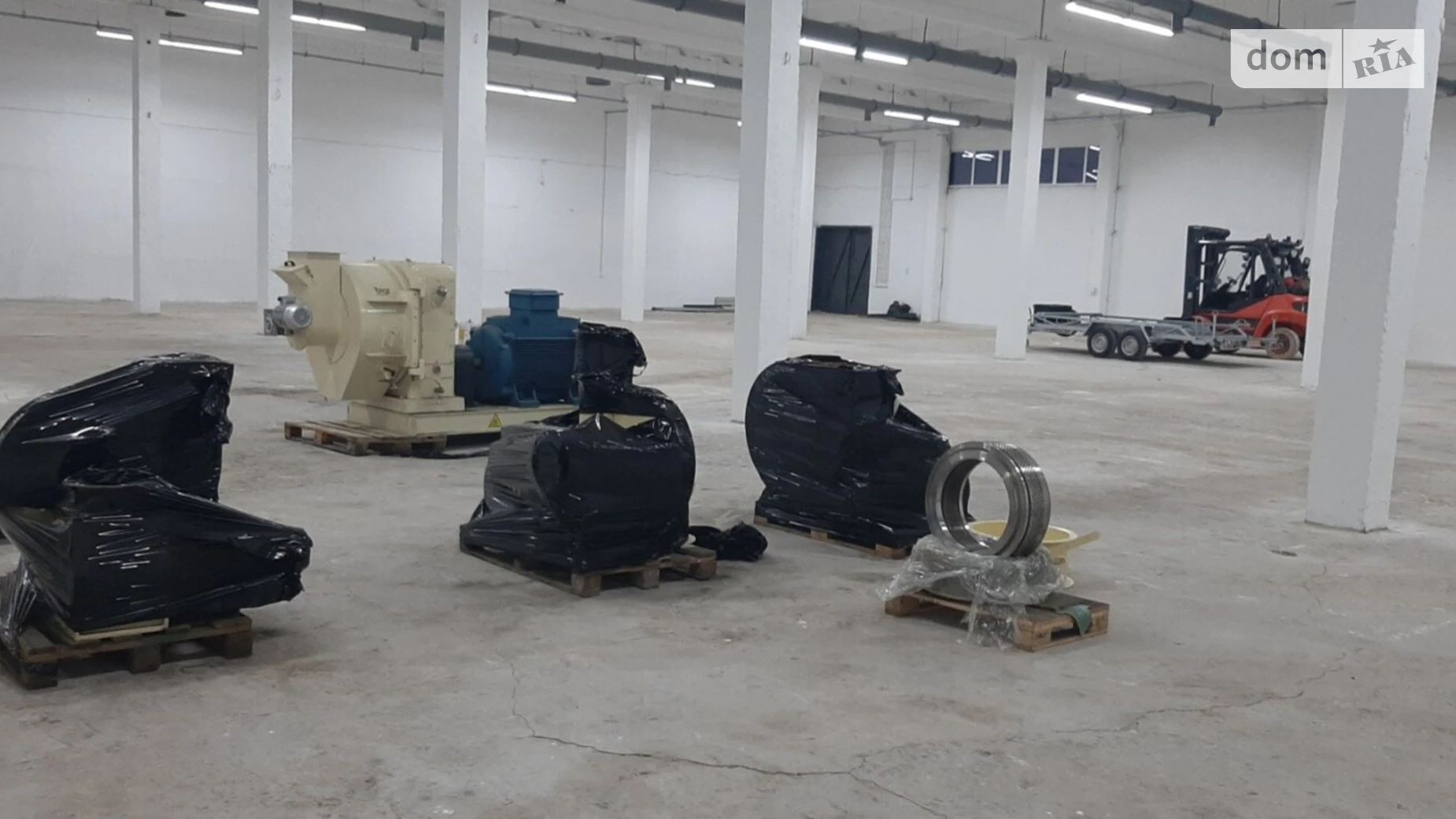 Продается помещения свободного назначения 5900 кв. м в 1-этажном здании, цена: 2450000 € - фото 4