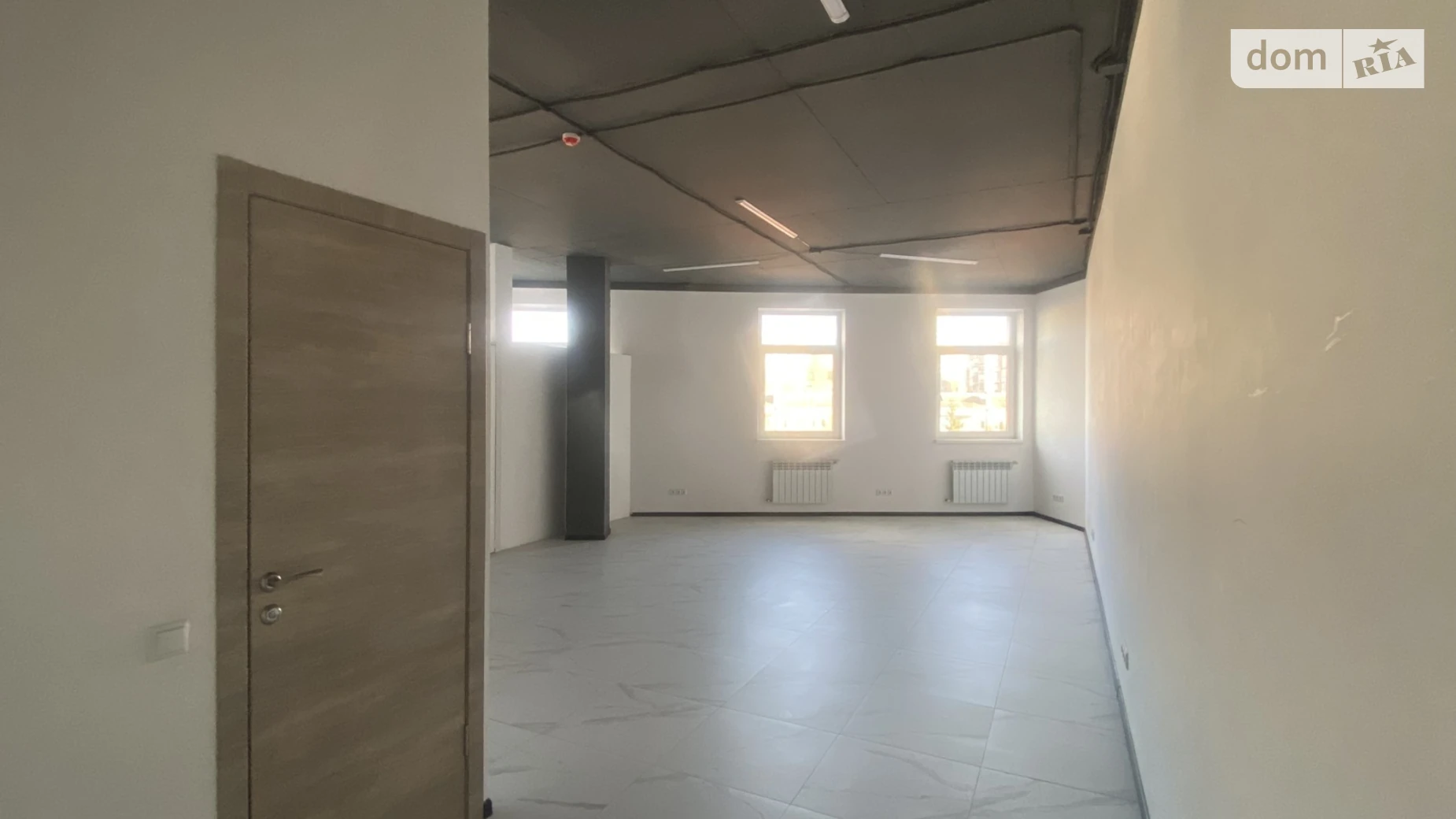 Продается офис 73.4 кв. м в бизнес-центре, цена: 70000 $ - фото 2