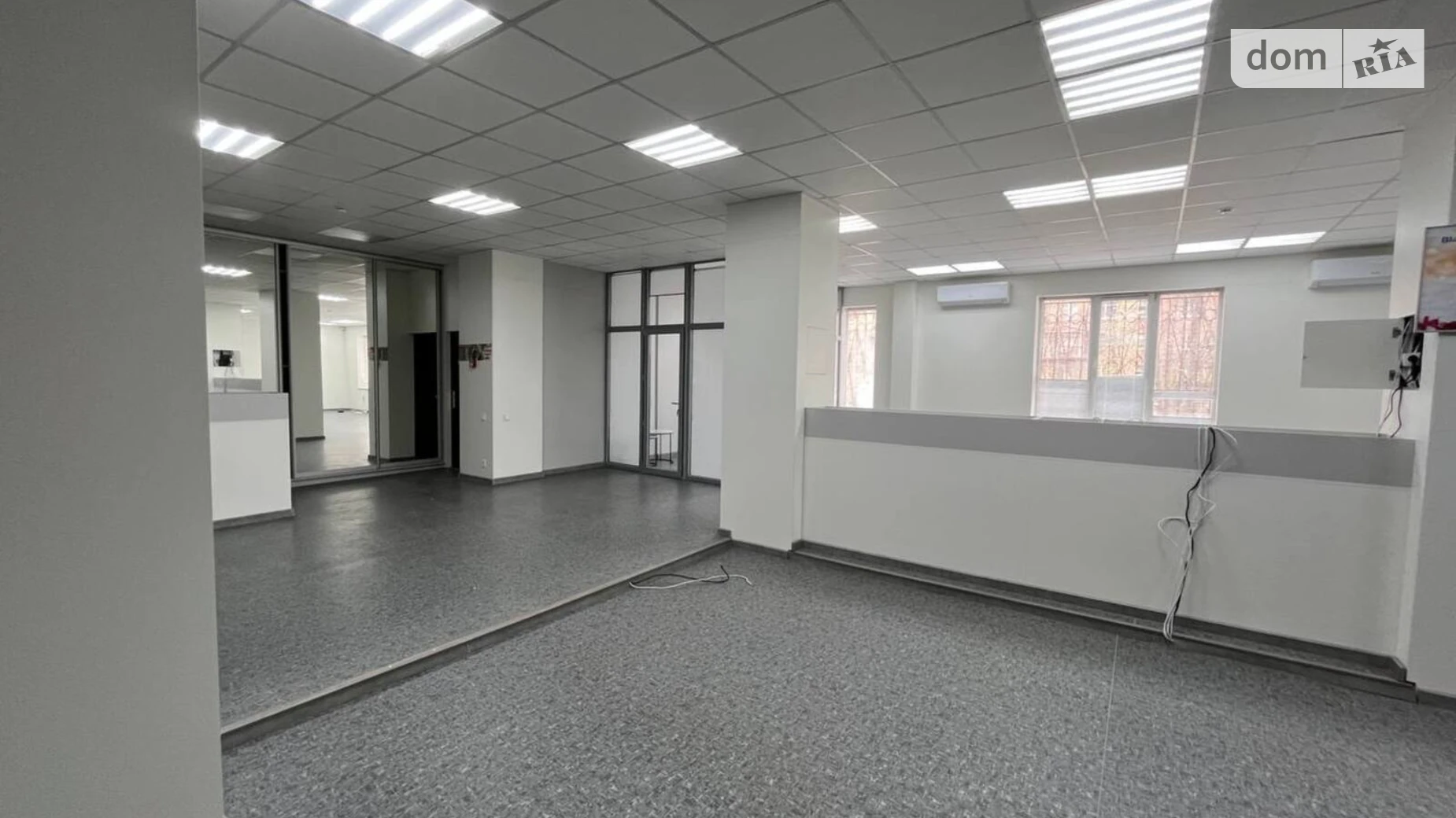 Сдается в аренду офис 430.5 кв. м в бизнес-центре, цена: 79640 грн - фото 2