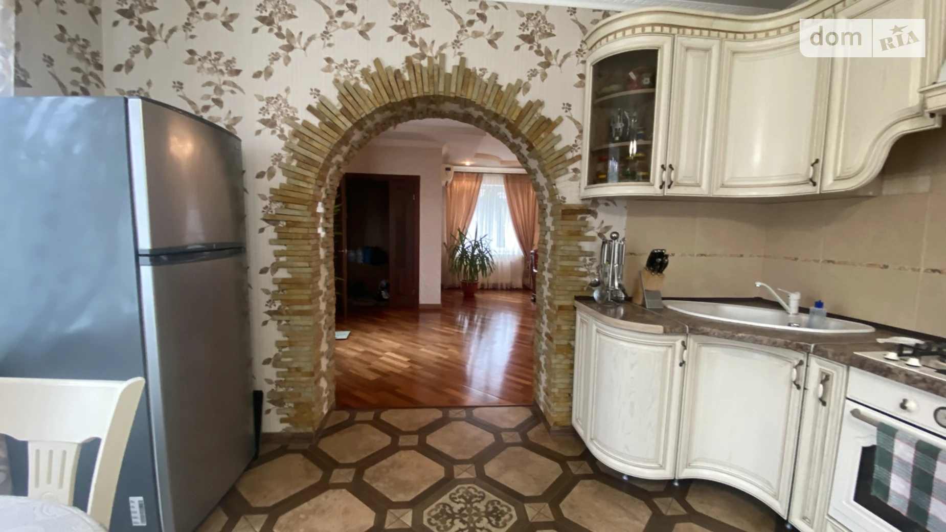 Продается дом на 2 этажа 200 кв. м с бассейном, цена: 230000 $ - фото 5