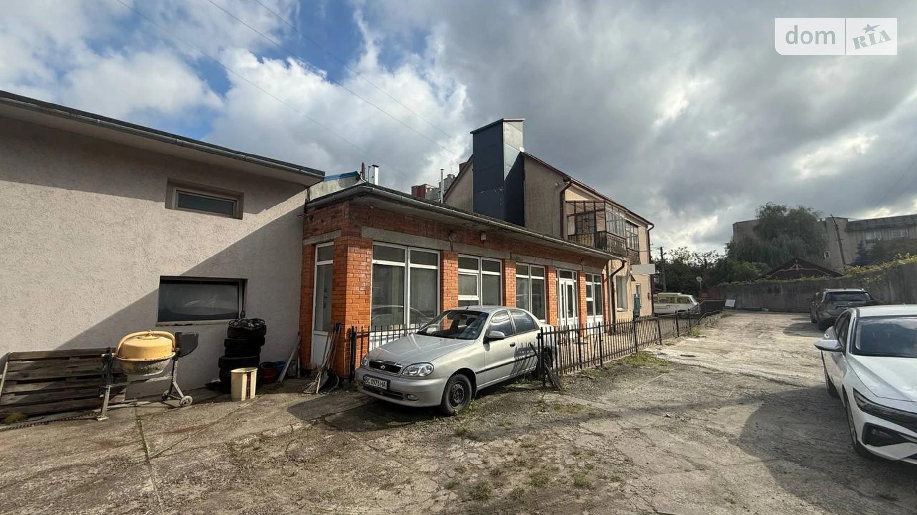 Продается дом на 3 этажа 330 кв. м с верандой, цена: 525000 $ - фото 3