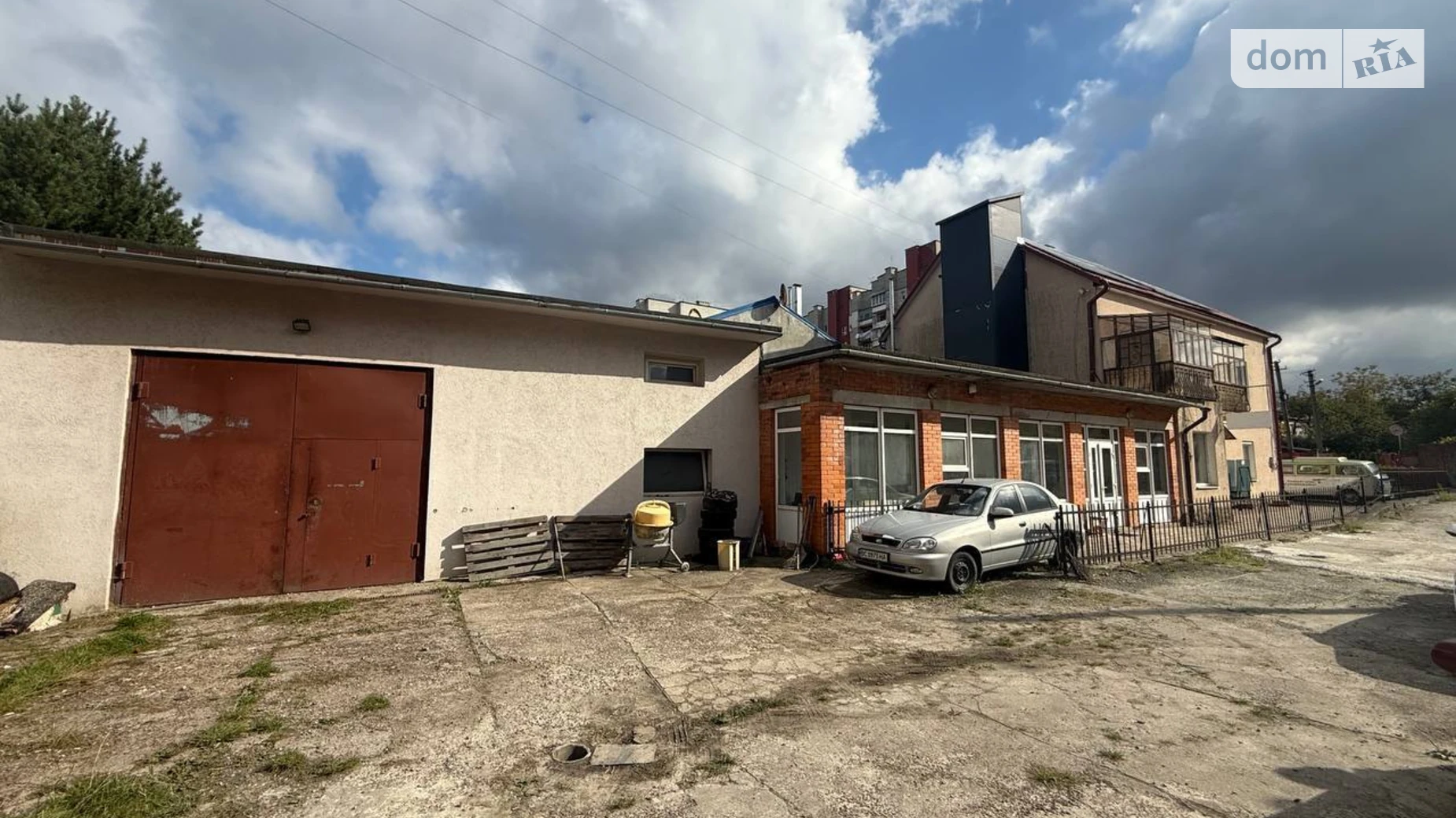 Продается дом на 3 этажа 330 кв. м с верандой, цена: 525000 $ - фото 4