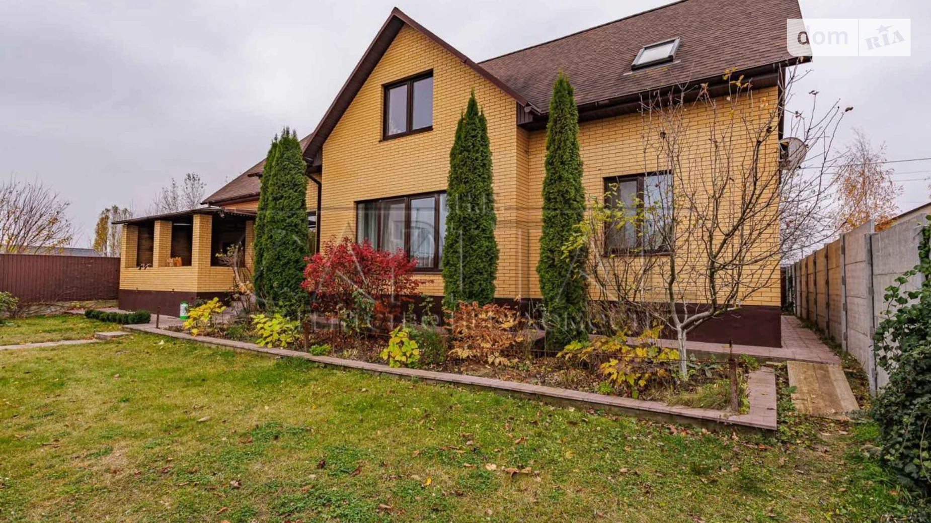 Продается дом на 2 этажа 300 кв. м с балконом, цена: 250000 $ - фото 2