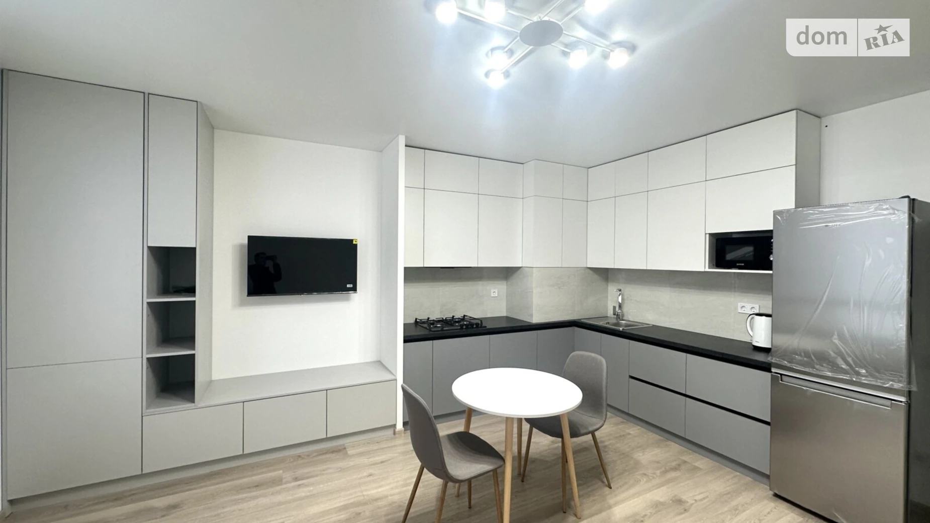 Сдается в аренду 1-комнатная квартира 50 кв. м в Ивано-Франковске, ул. Стрельцов Сечевых, 28А - фото 2