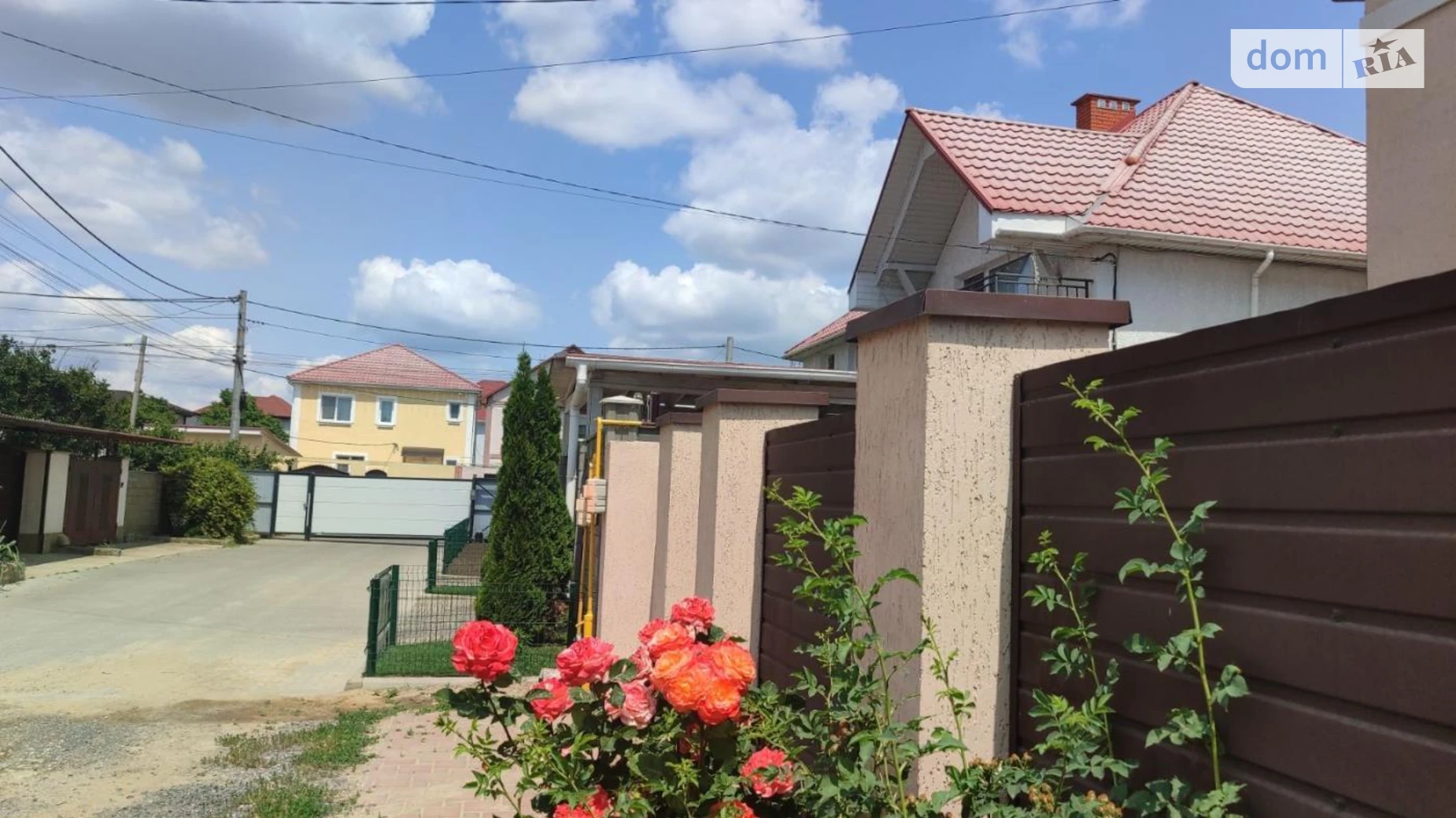 Продается дом на 3 этажа 130 кв. м с садом, цена: 67000 $ - фото 2