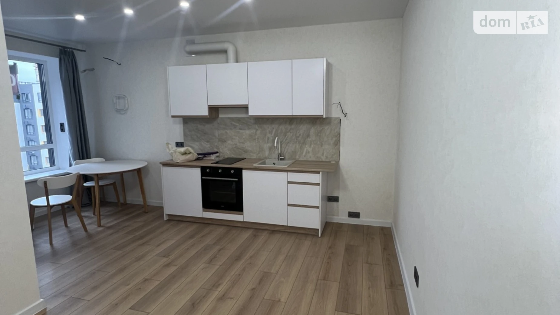 Продается 1-комнатная квартира 38 кв. м в Ирпене, ул. Соборная(ІІІ Интернационала), 28 - фото 2