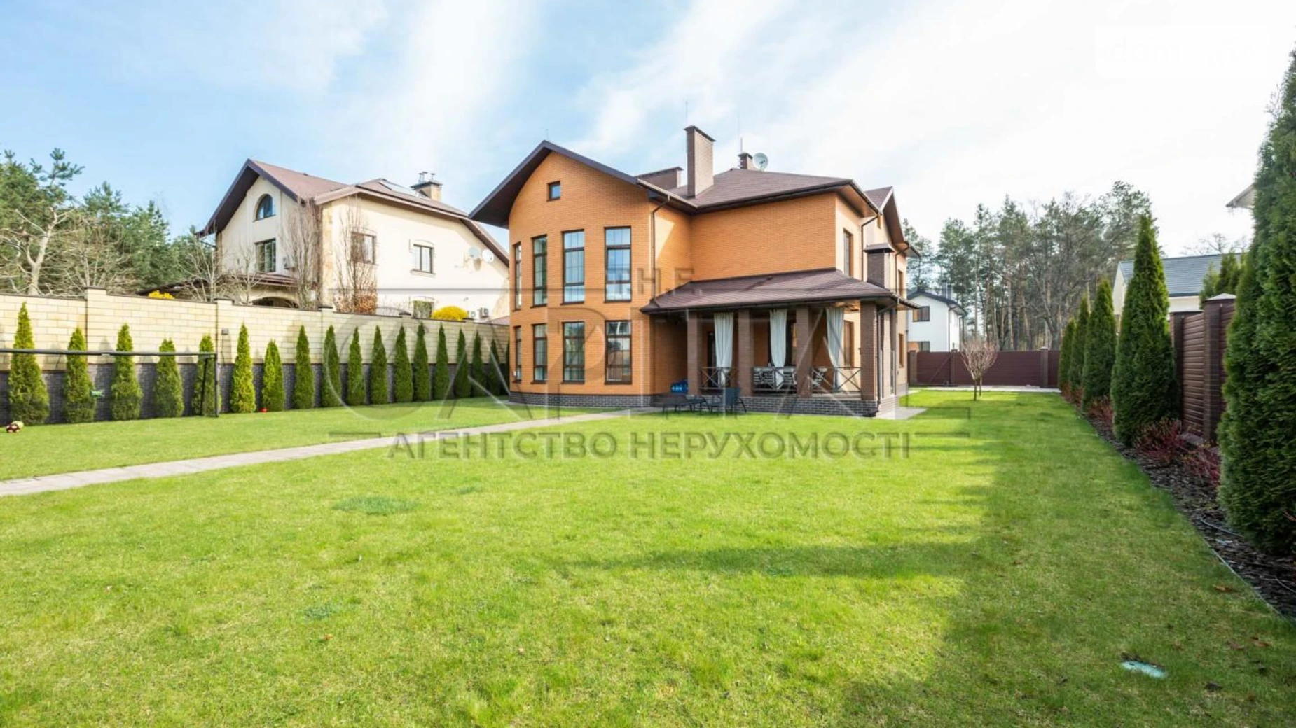 Продается дом на 2 этажа 300 кв. м с бассейном, цена: 850000 $ - фото 4