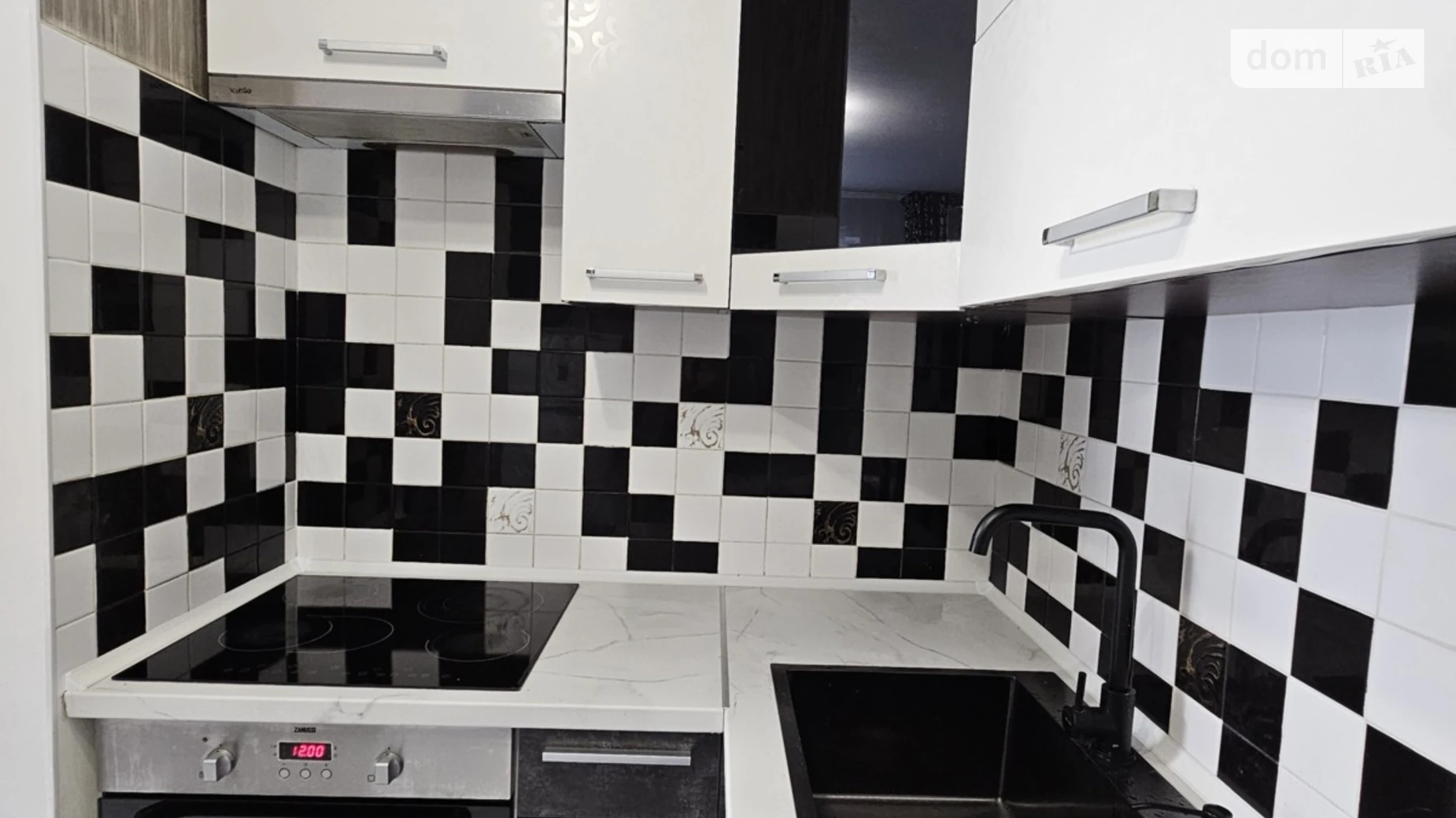 Продается 1-комнатная квартира 43.1 кв. м в Лиманке, мас. Радужный - фото 3