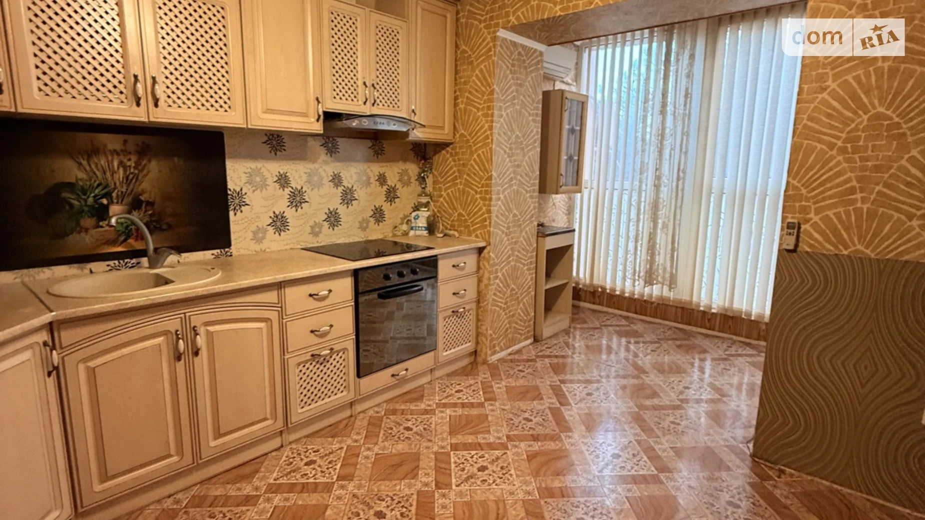 Продається 3-кімнатна квартира 80 кв. м у Чорноморську, вул. Захисників України(1 Травня), 19 - фото 2