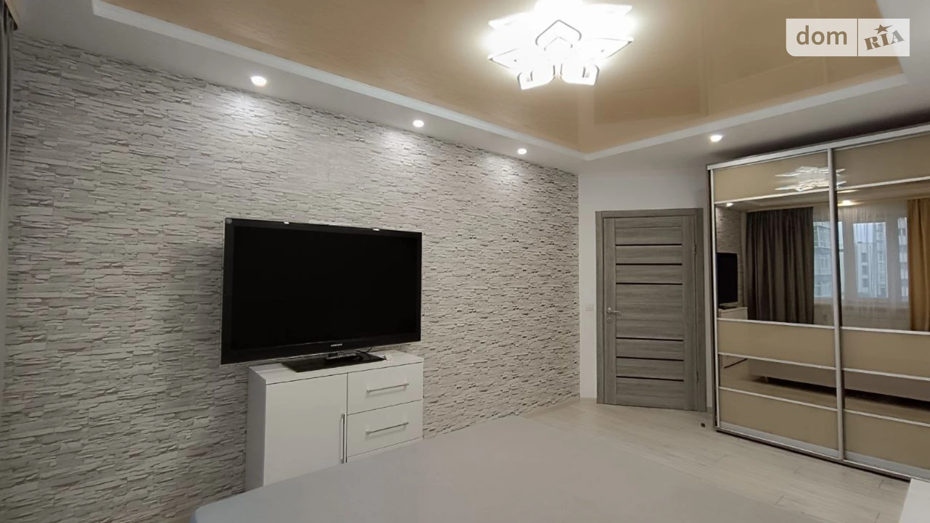 Продается 1-комнатная квартира 42.9 кв. м в Ивано-Франковске, ул. Высочана Семена - фото 2