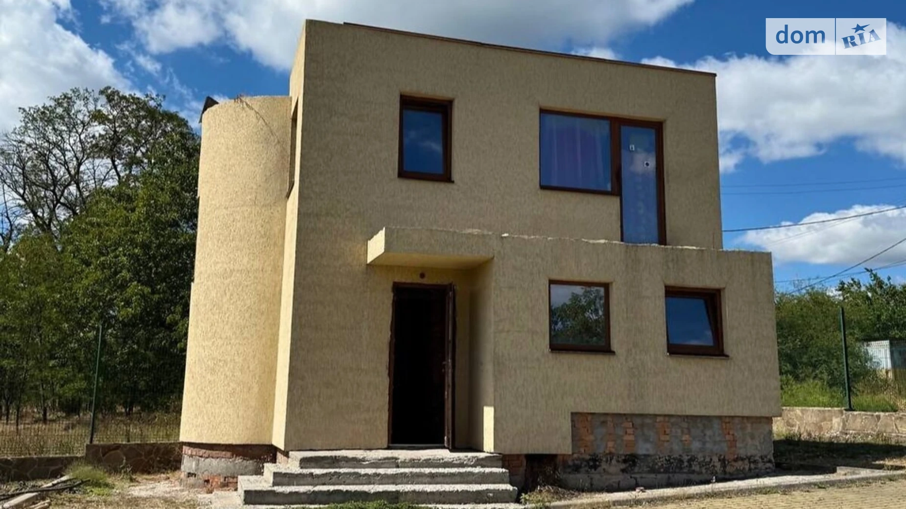 Продается дом на 3 этажа 370 кв. м с подвалом, цена: 130000 $ - фото 2